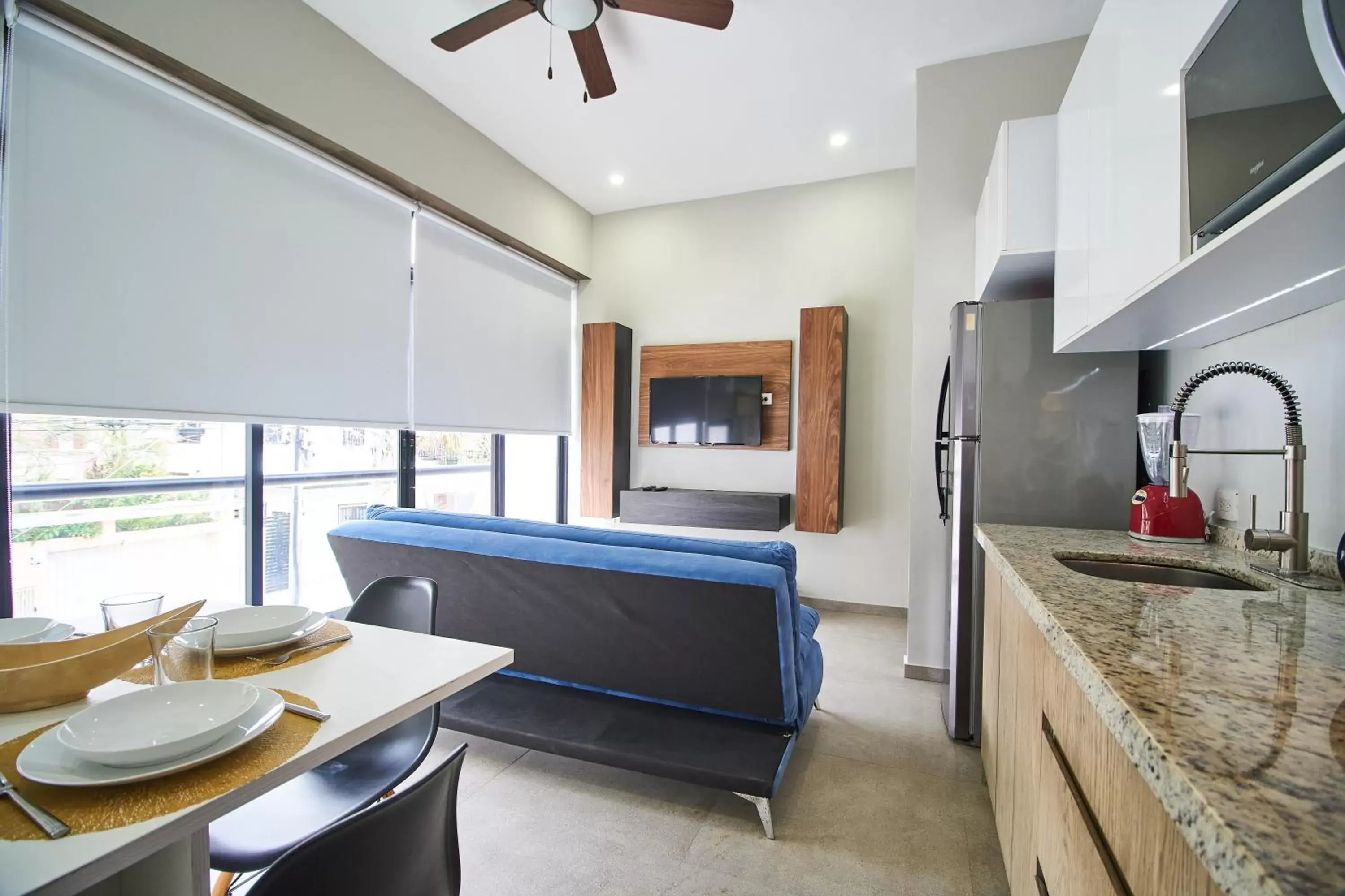 TV and multimedia, Kitchen/Kitchenette in Torre 42 Playa del Carmen by Lockey