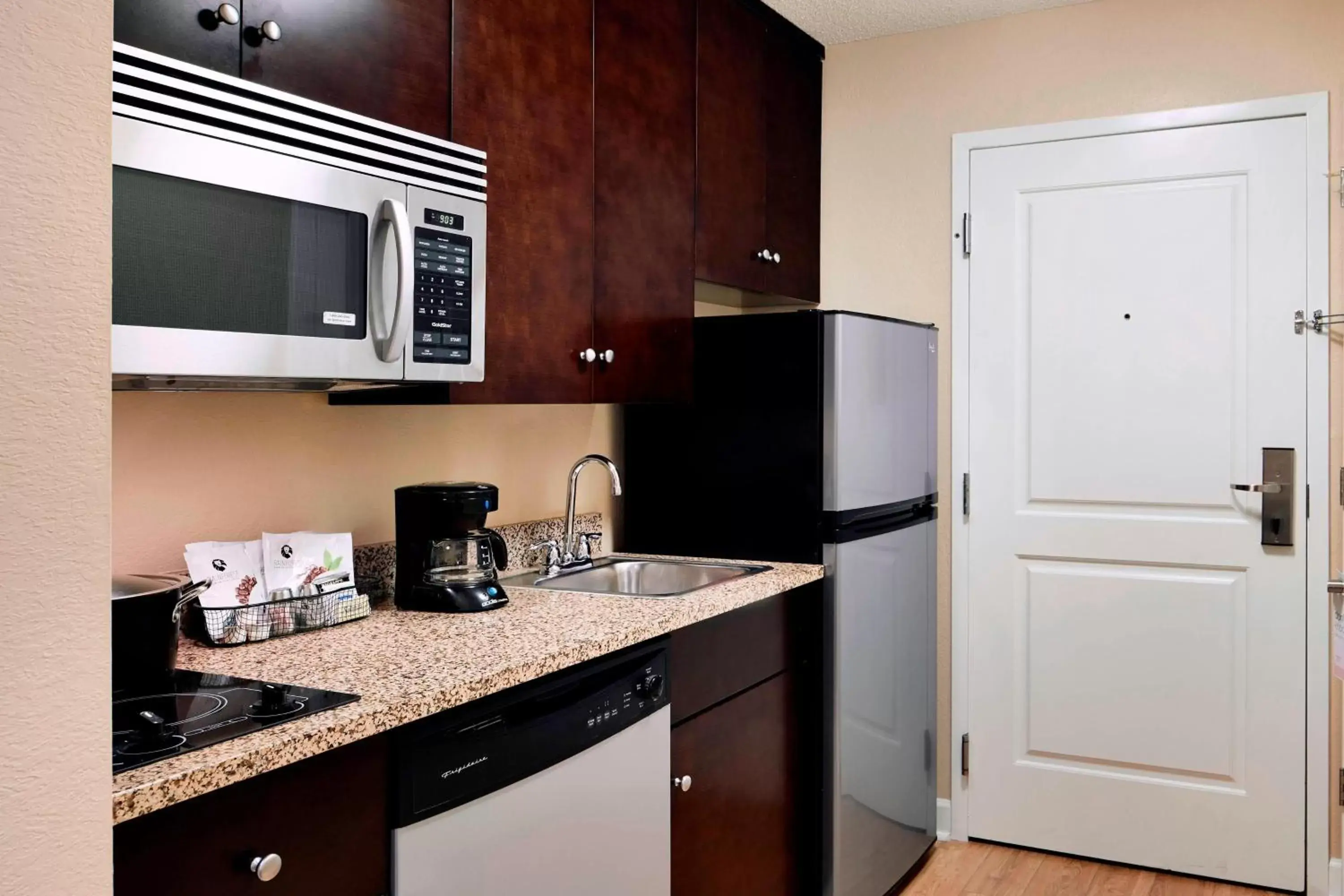 Kitchen or kitchenette, Kitchen/Kitchenette in TownePlace Suites by Marriott Harrisburg Hershey