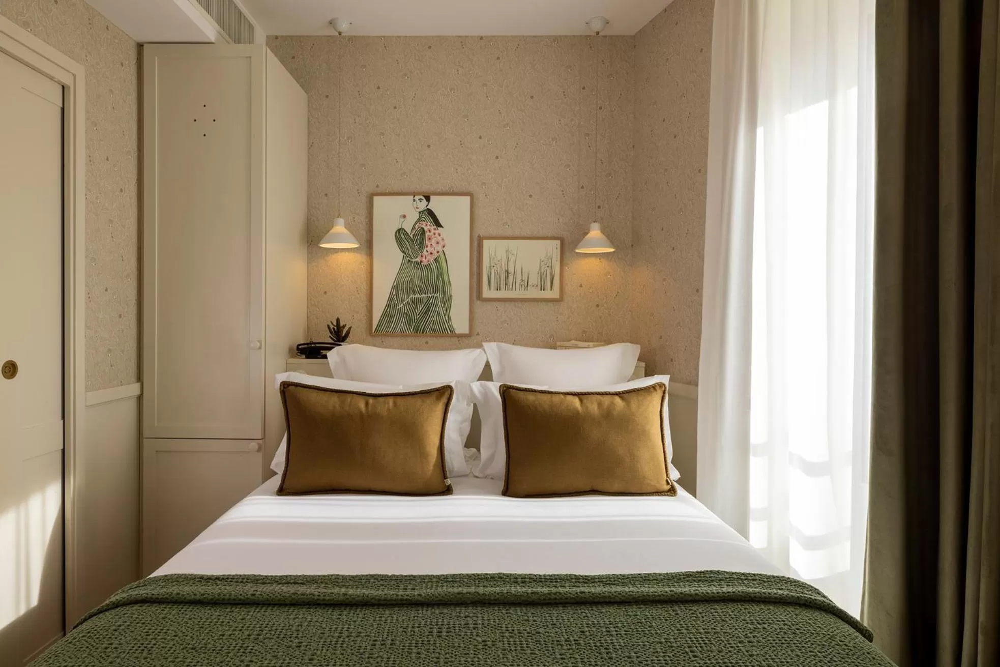 Property building, Bed in Le Petit Oberkampf Hotel & Spa