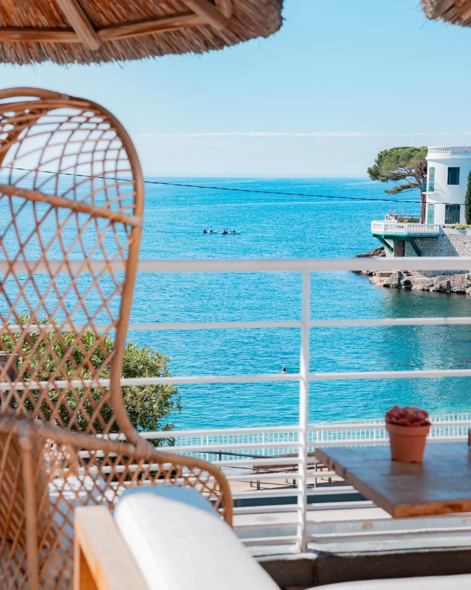 Sea View in Hotel de La Plage - Mahogany