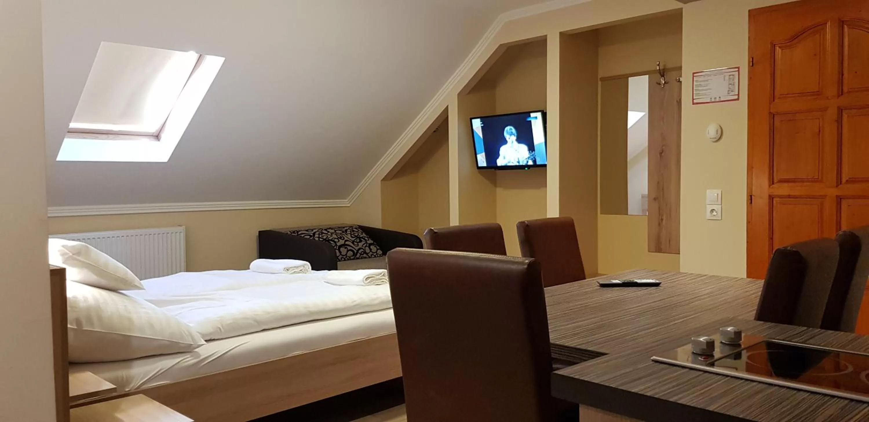 Bed in Central Panzió Gyula