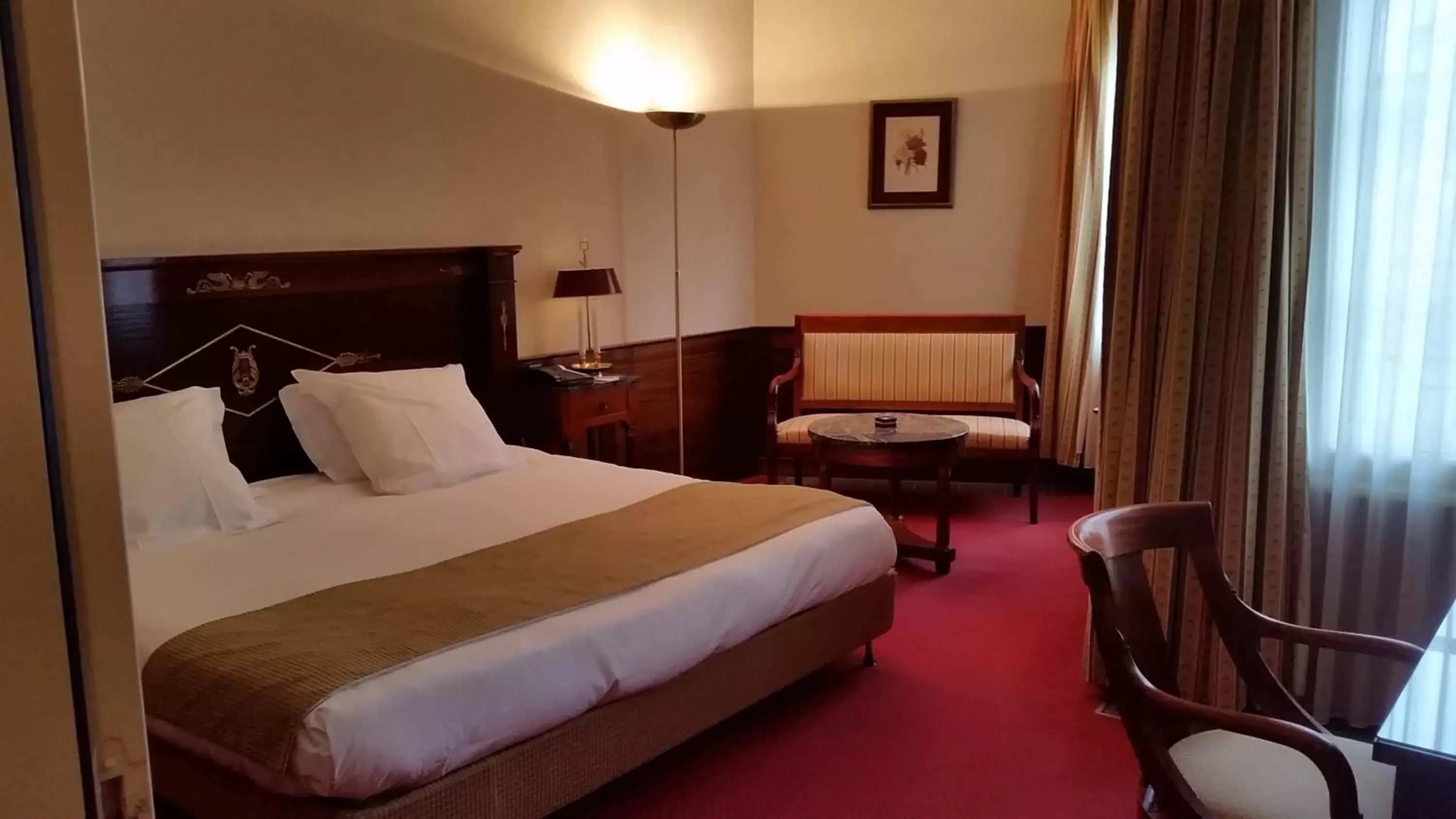 Photo of the whole room, Bed in Hôtel & Spa Greuze
