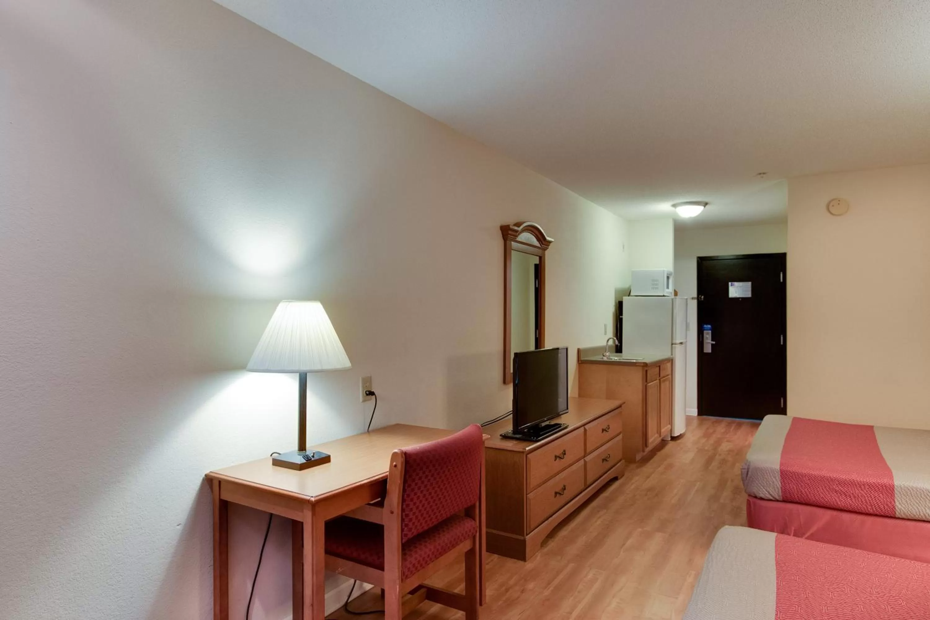 Bedroom in Motel 6-Hinesville, GA