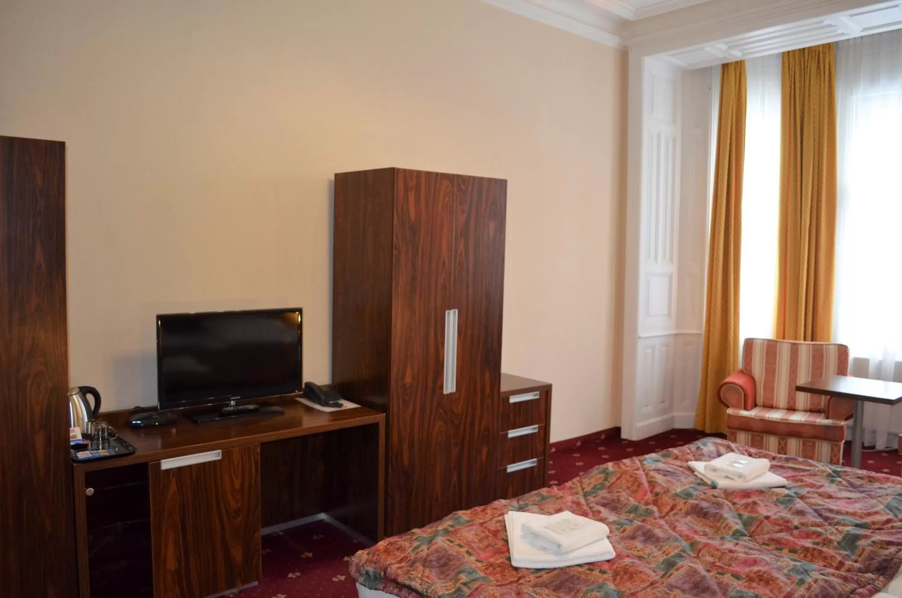 Bedroom, TV/Entertainment Center in Hotel Palacky