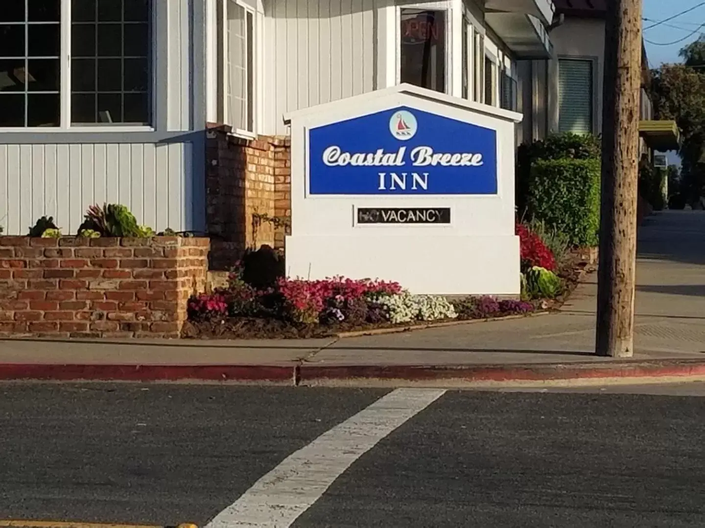 Facade/entrance, Property Logo/Sign in Coastal Breeze Inn