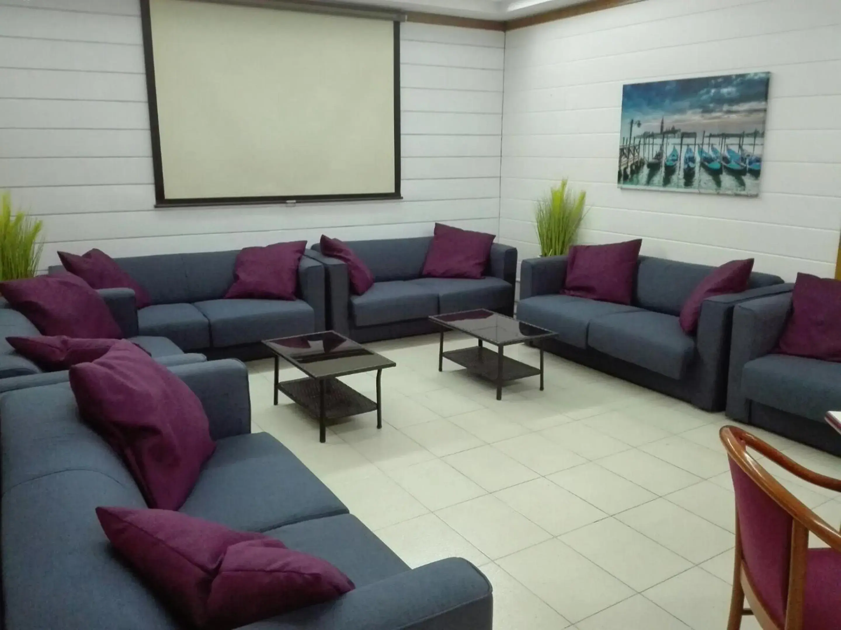 Communal lounge/ TV room in Hotel Golden Sand