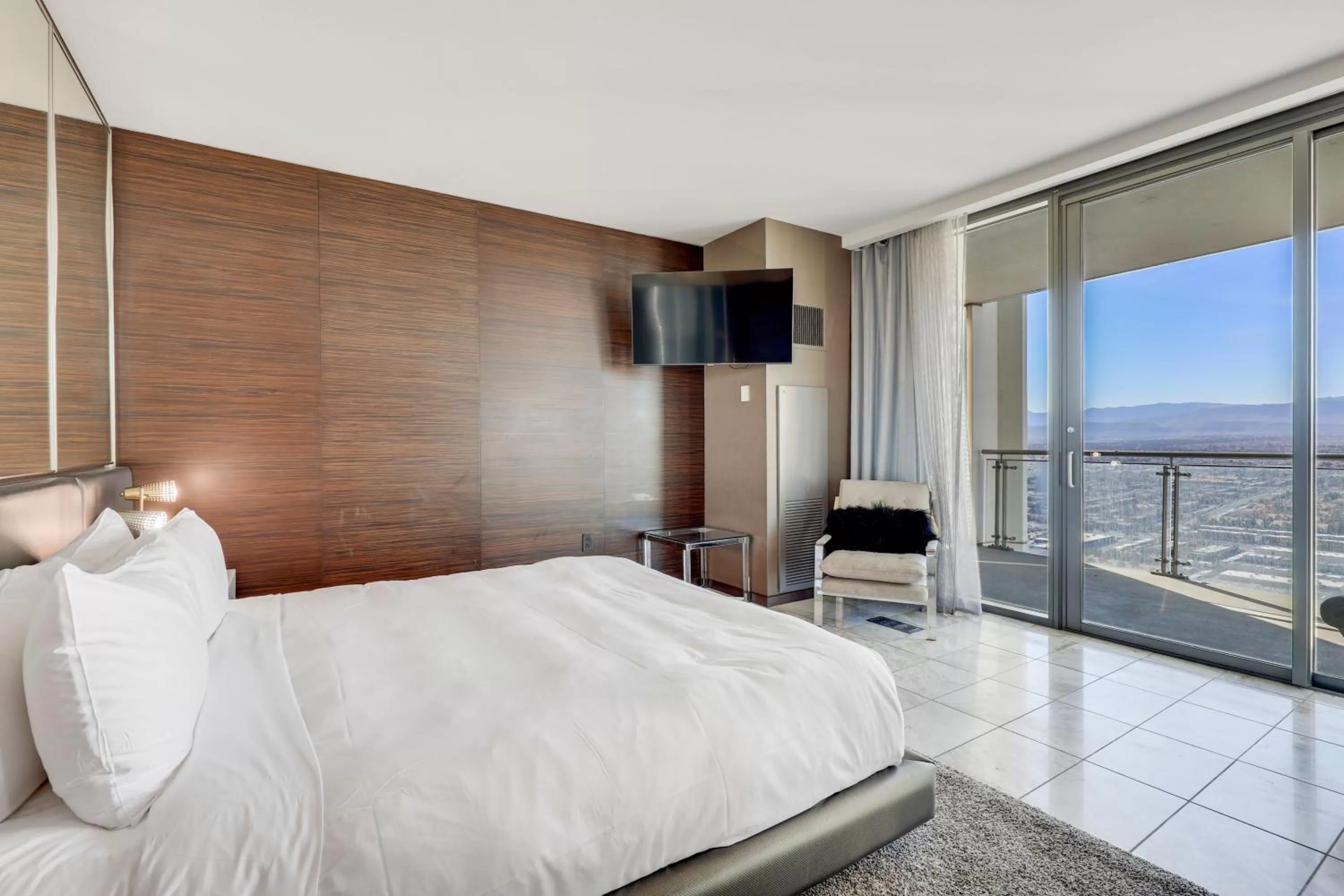 Bed in Vegas Palms HIGH 52nd fl. 1BDR corner penthouse 1220sqft