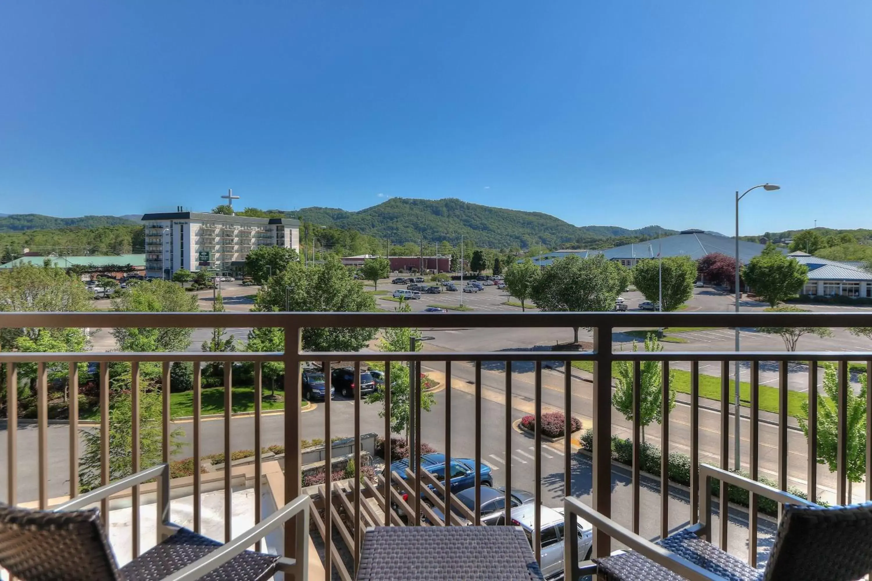 Photo of the whole room in Courtyard by Marriott Pigeon Forge