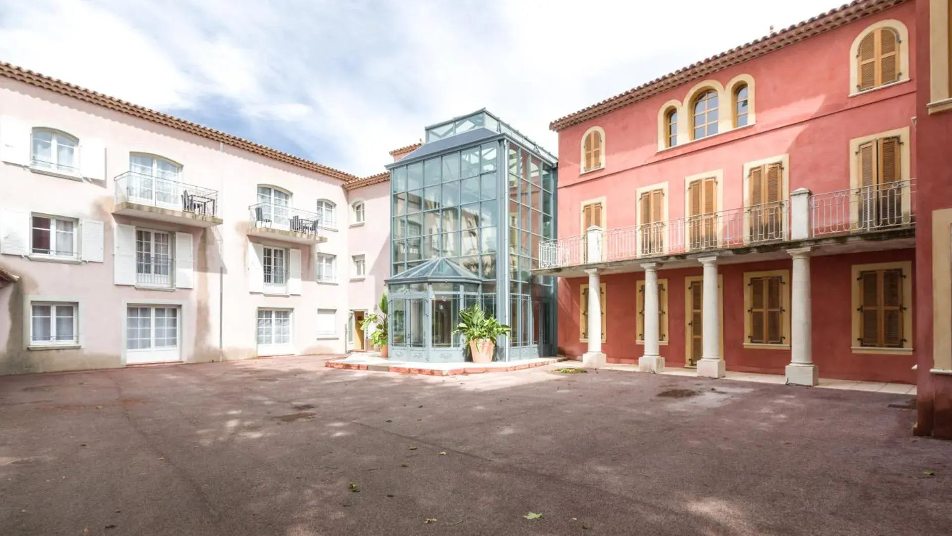 Property Building in Vacancéole  Le Domaine de Camiole