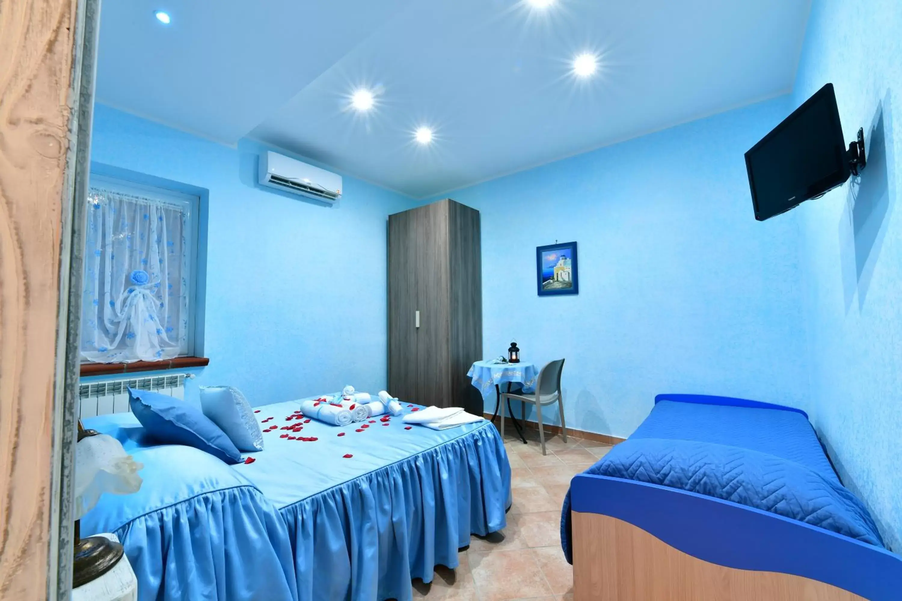 Double Room with Private Bathroom in B&B Roman Country Villa Double Room with Private Bathroom in B&B Roman Country Villa