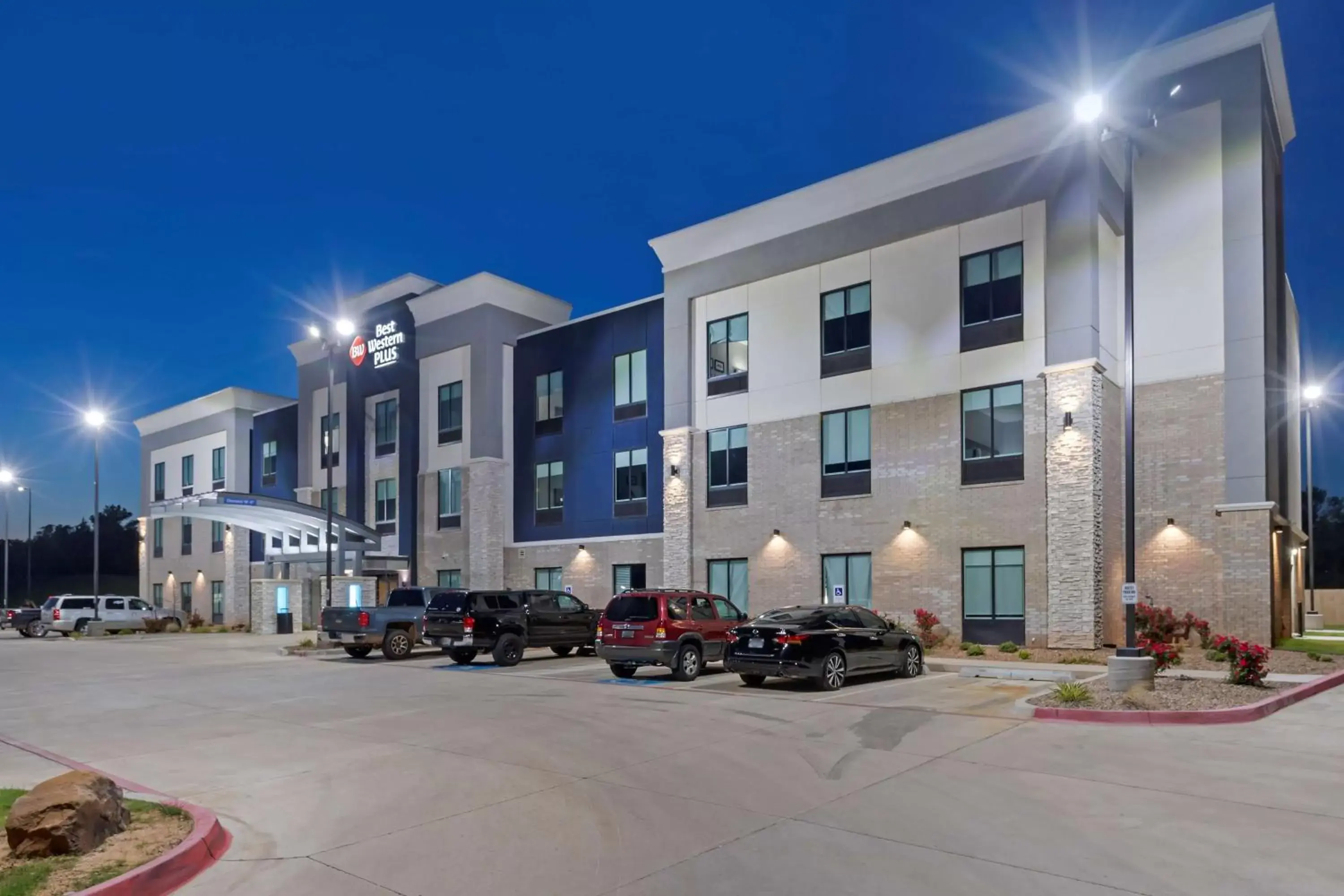 Property Building in Best Western Plus Choctaw Inn & Suites