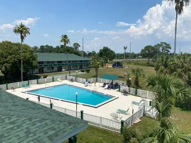 Swimming Pool in Inn On The Green Florida