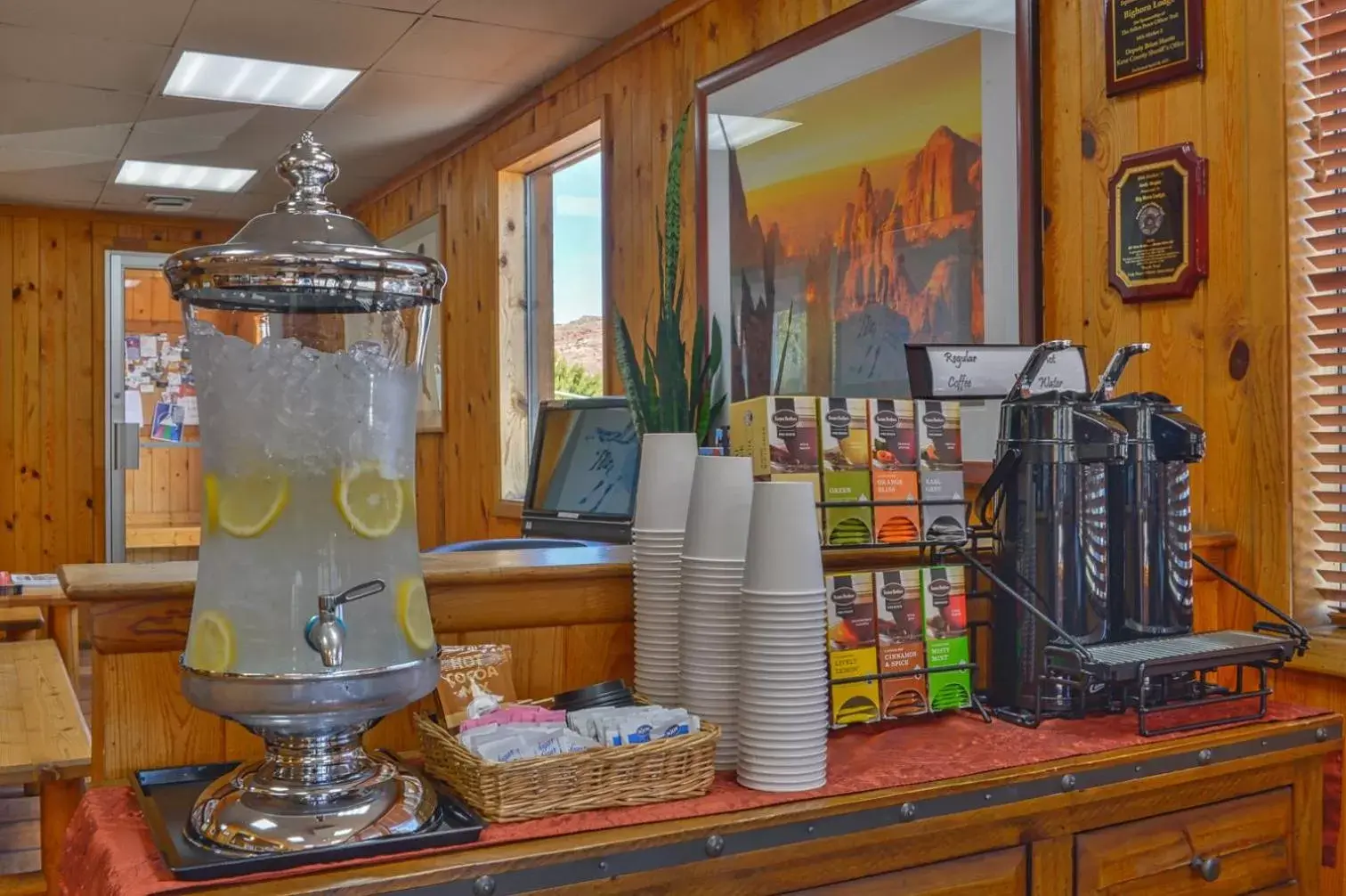 Coffee/tea facilities in Big Horn Lodge