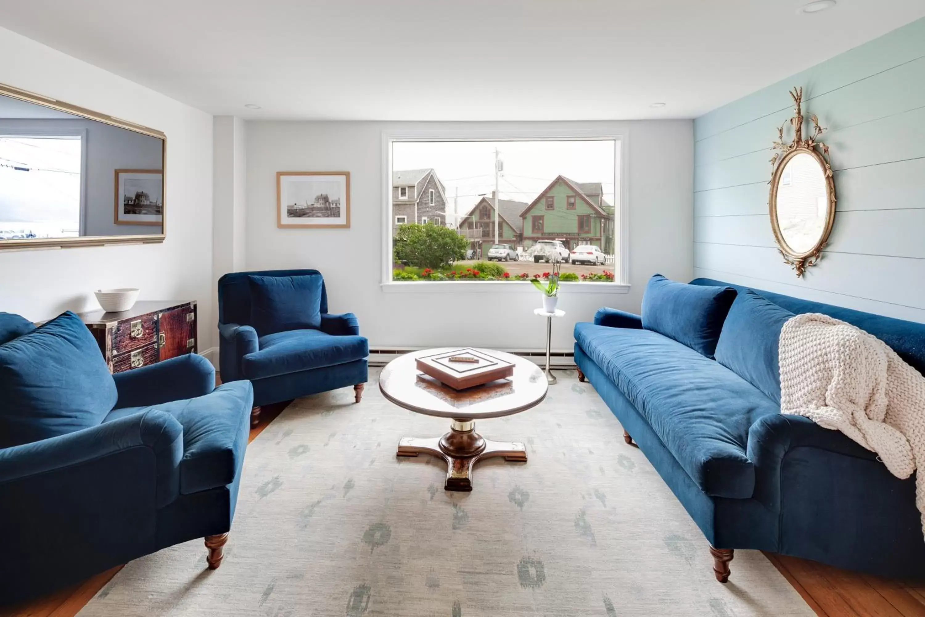 Seating Area in Seaside Inn