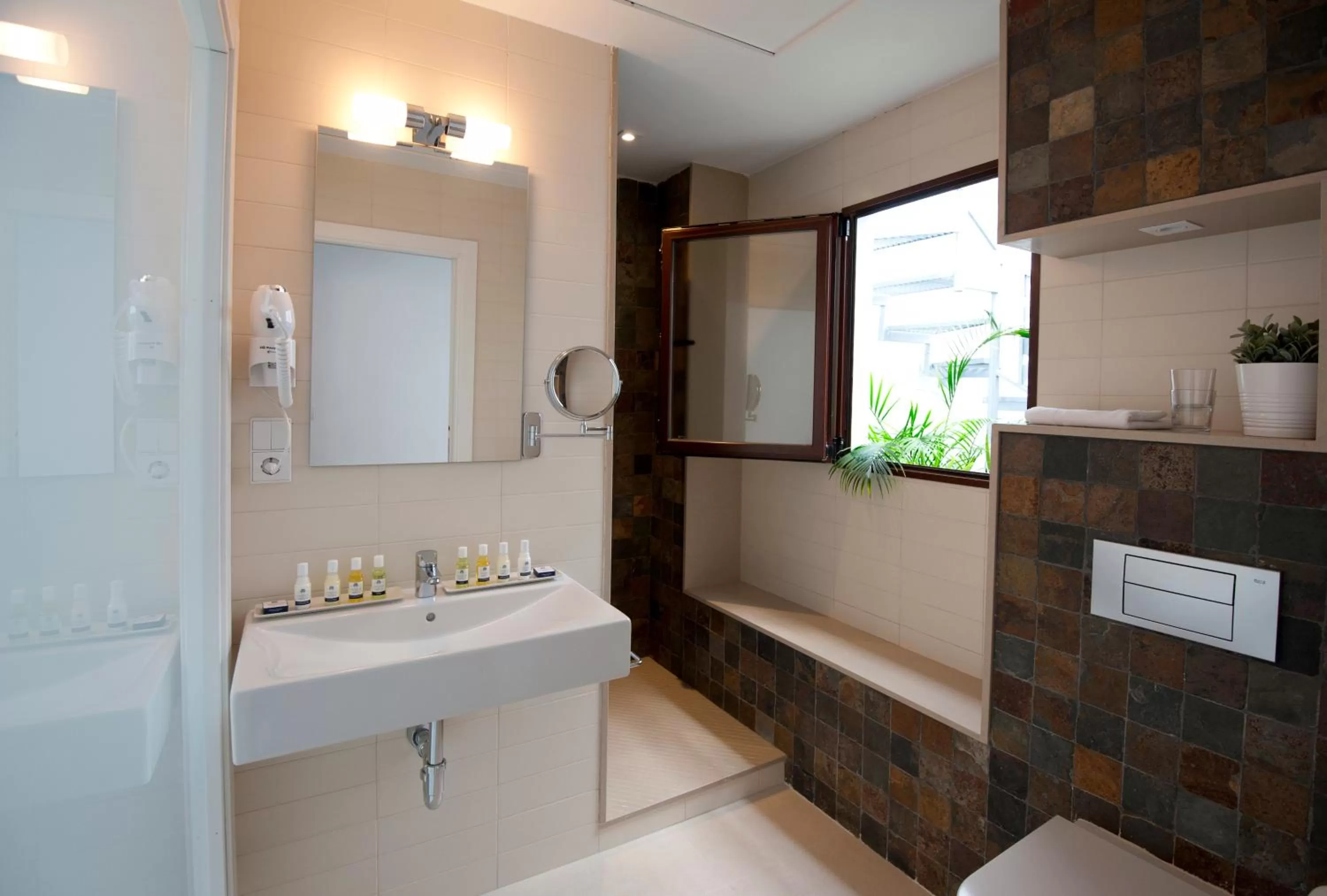 Bathroom in Mardenit Hotel Boutique