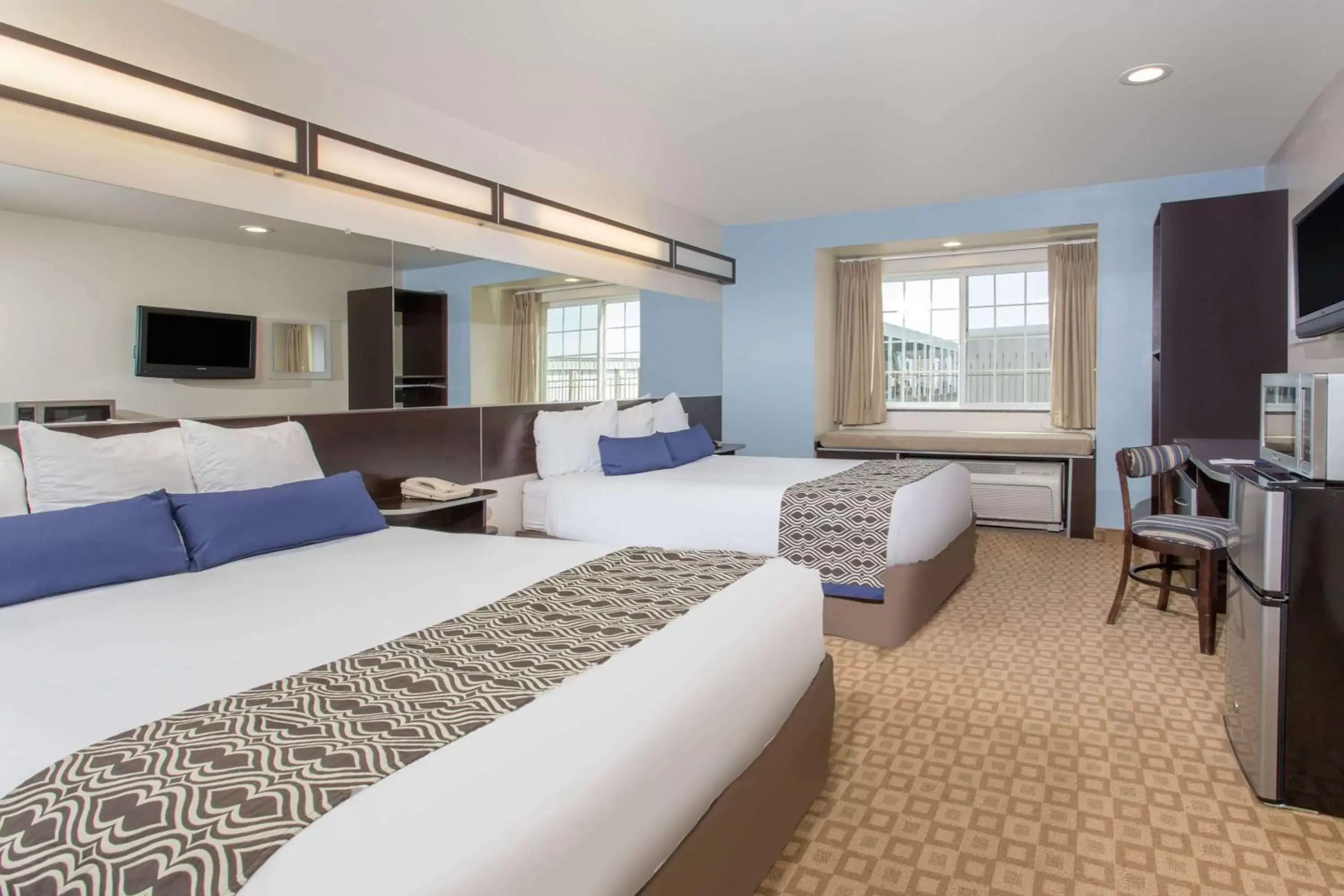 Photo of the whole room, Bed in Microtel Inn & Suites by Wyndham Klamath Falls