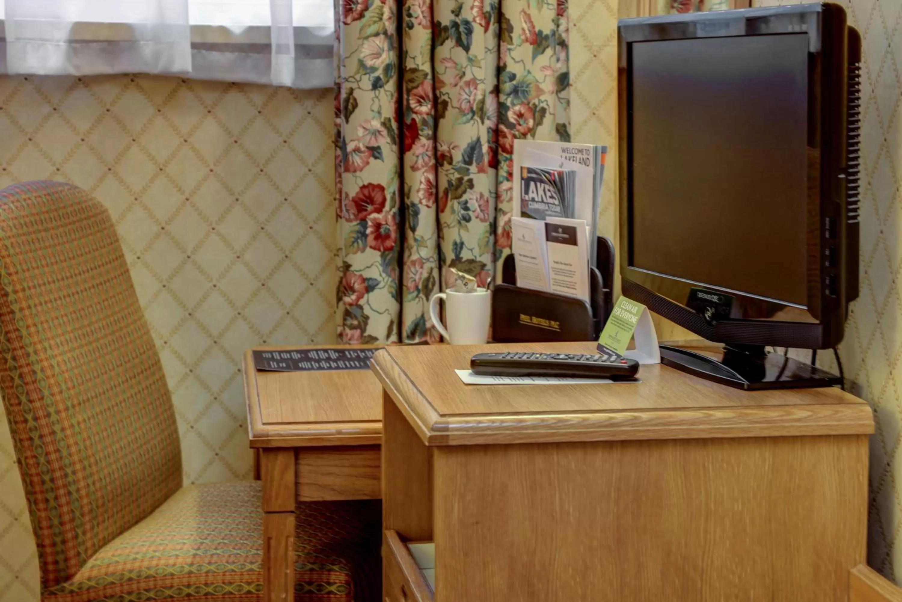 Photo of the whole room in Crown & Mitre Hotel