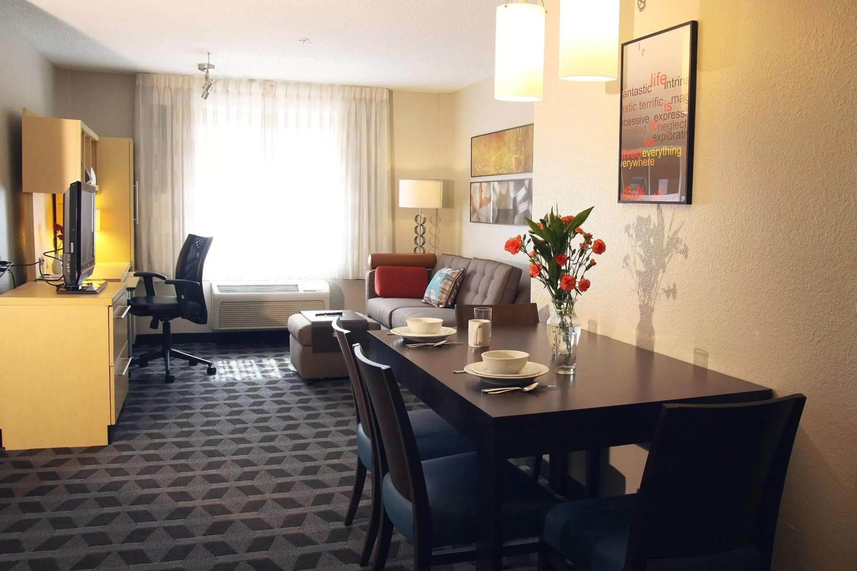 Bedroom, Dining Area in TownePlace Suites by Marriott Albany Downtown/Medical Center