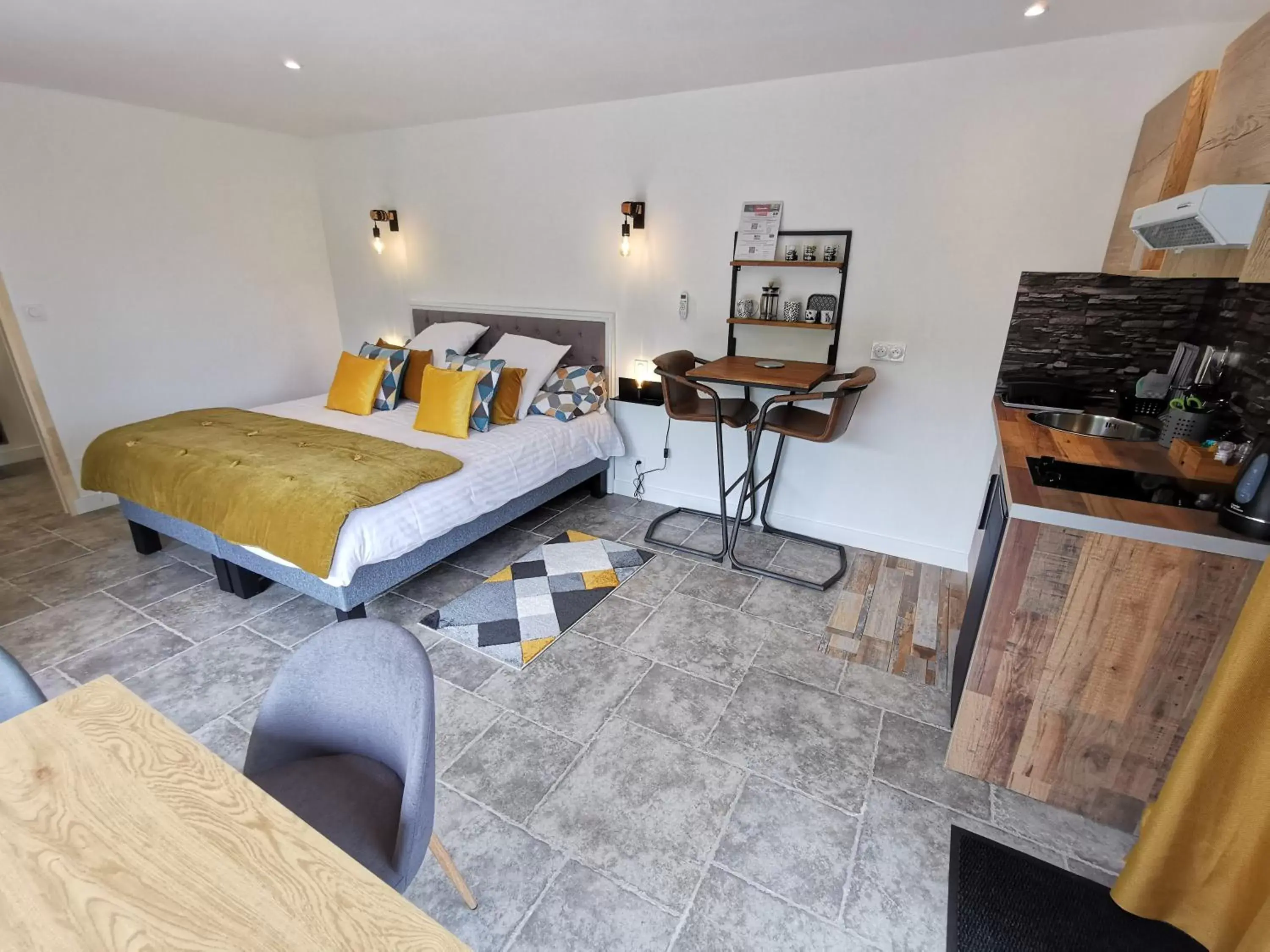 Bedroom in Les Terrasses de Saumur - Hôtel & Appartements - Restaurant & Spa (Logis)