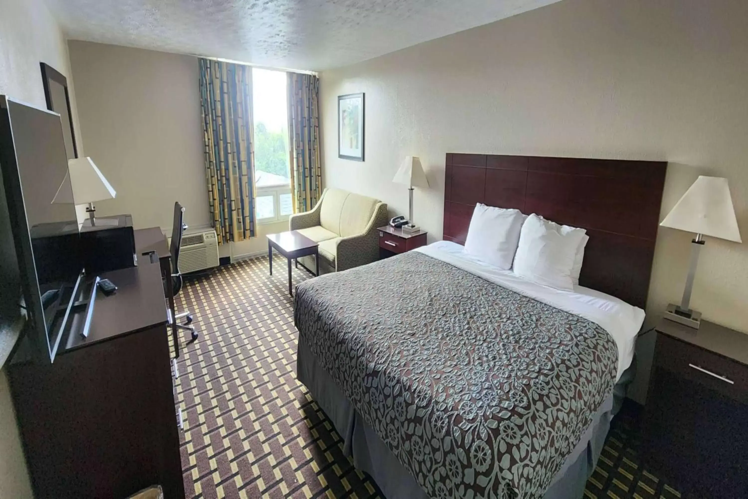 Photo of the whole room, Bed in Days Inn by Wyndham Fort Wright Cincinnati Area