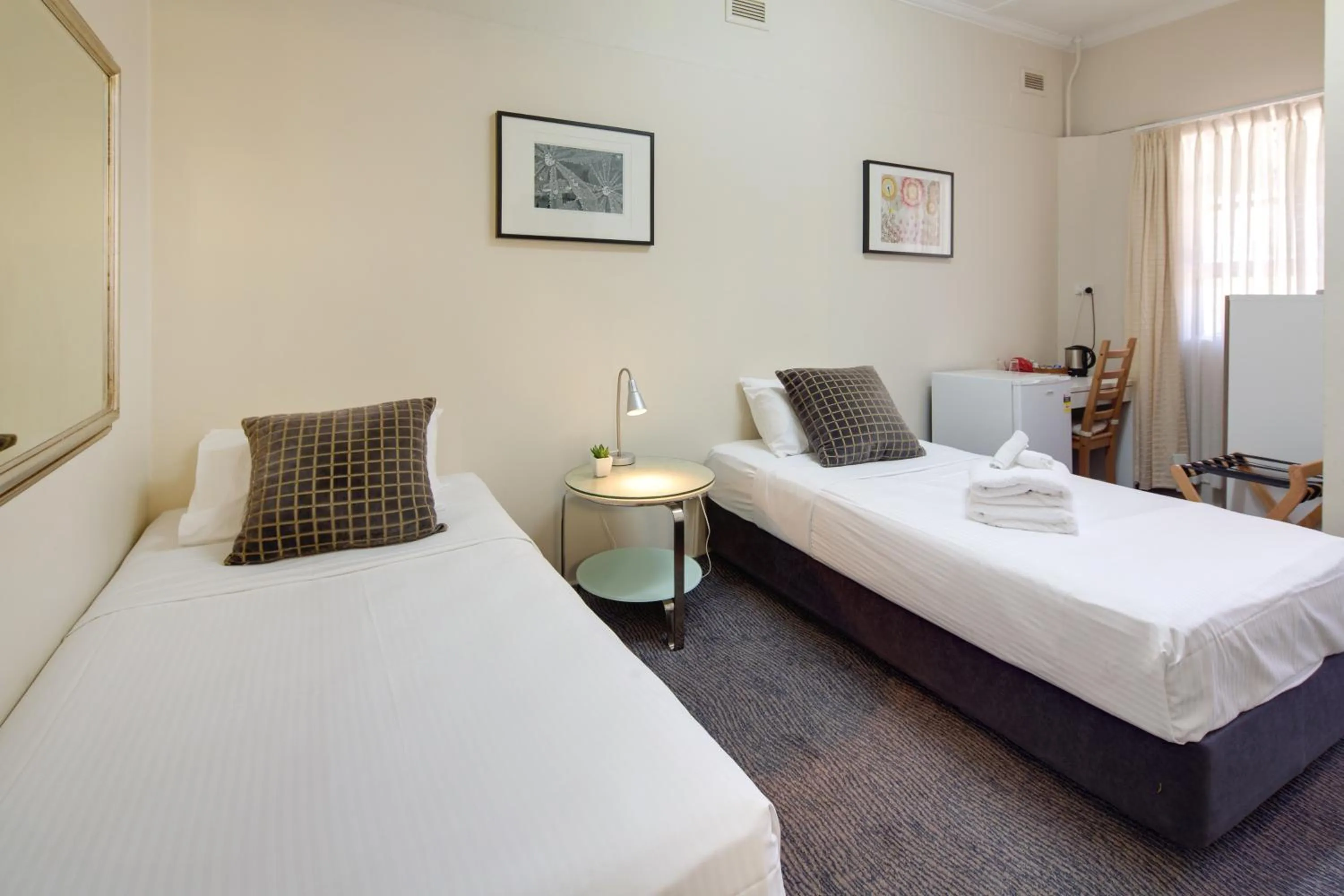 Photo of the whole room, Bed in Neutral Bay Lodge