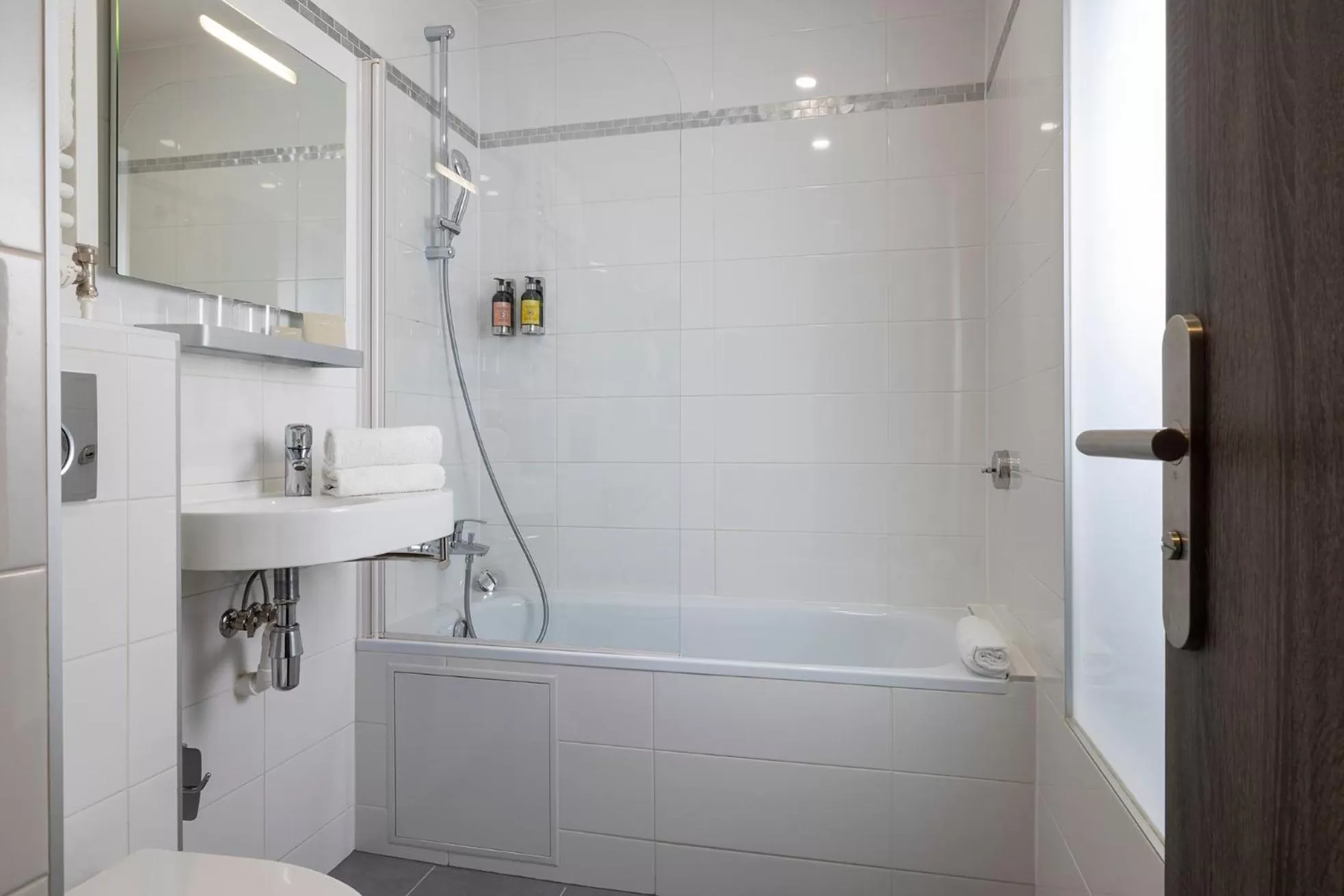 Bathroom in Hôtel des Arts Montmartre