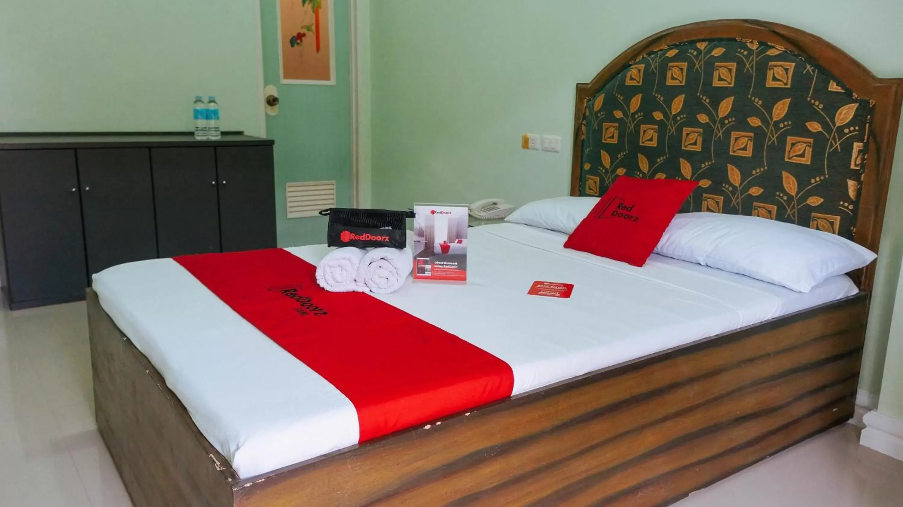 Bed in RedDoorz @ Bankal Lapulapu Bed in RedDoorz @ Bankal Lapulapu