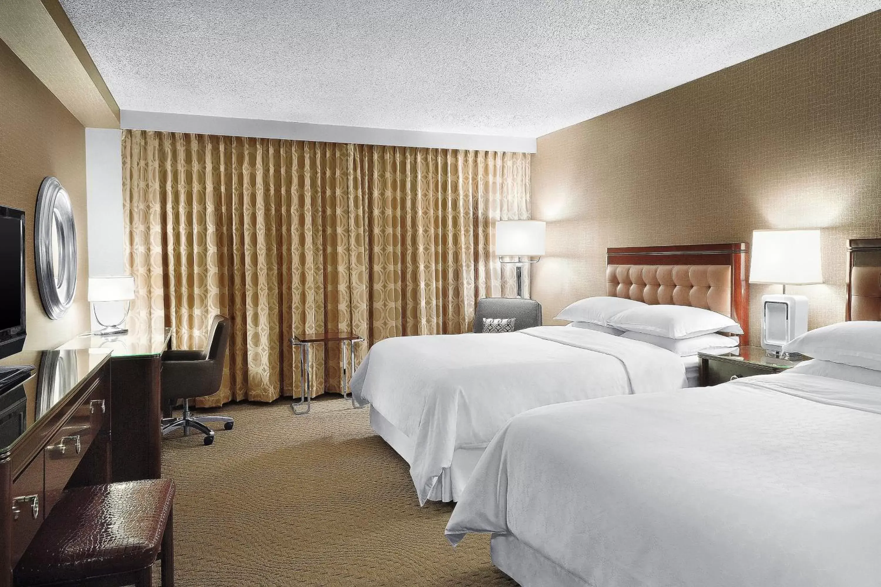 Photo of the whole room, Bed in Sheraton Cavalier Saskatoon Hotel