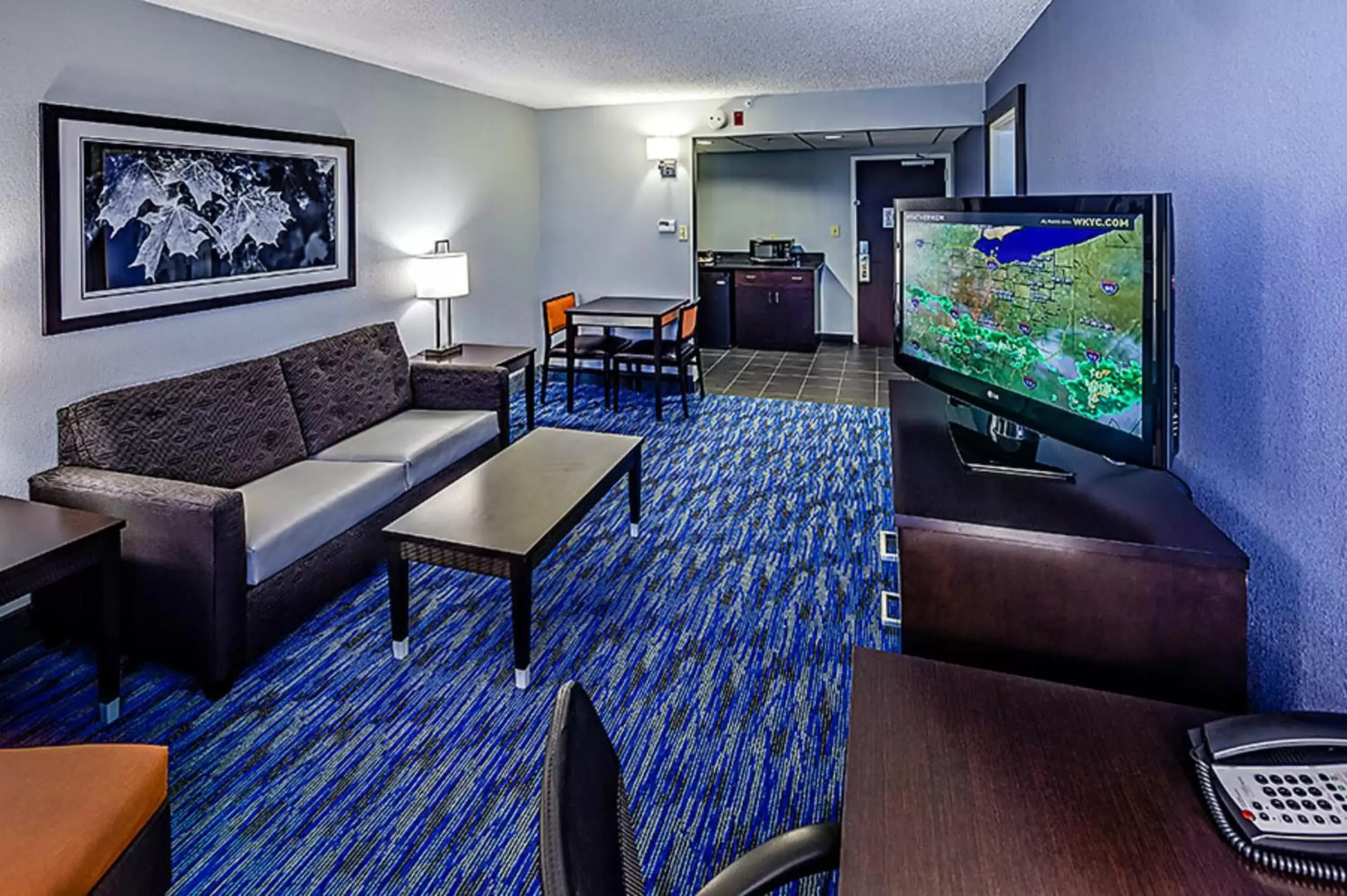 Photo of the whole room, Seating Area in Holiday Inn Cleveland Northeast - Mentor, an IHG Hotel