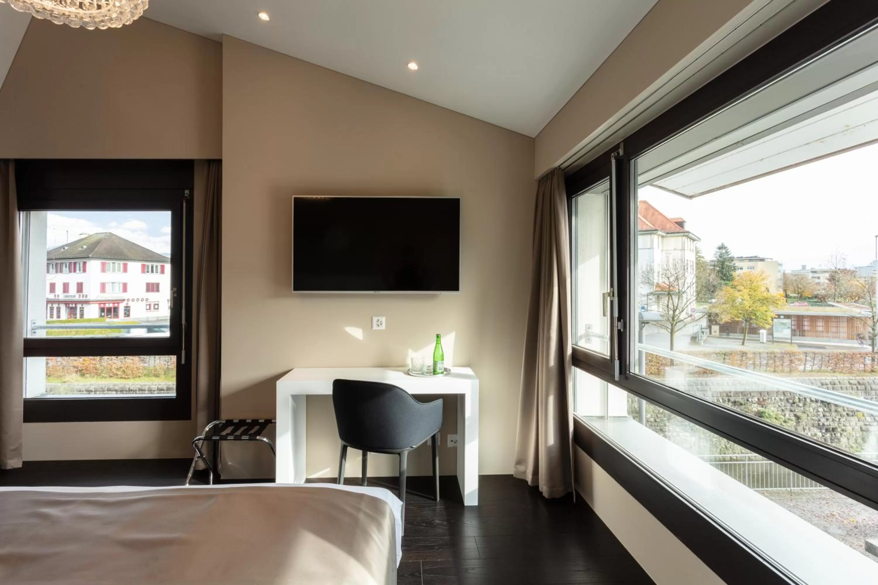 TV and multimedia, Bed in Hotel Lo! im Kreuz Jona