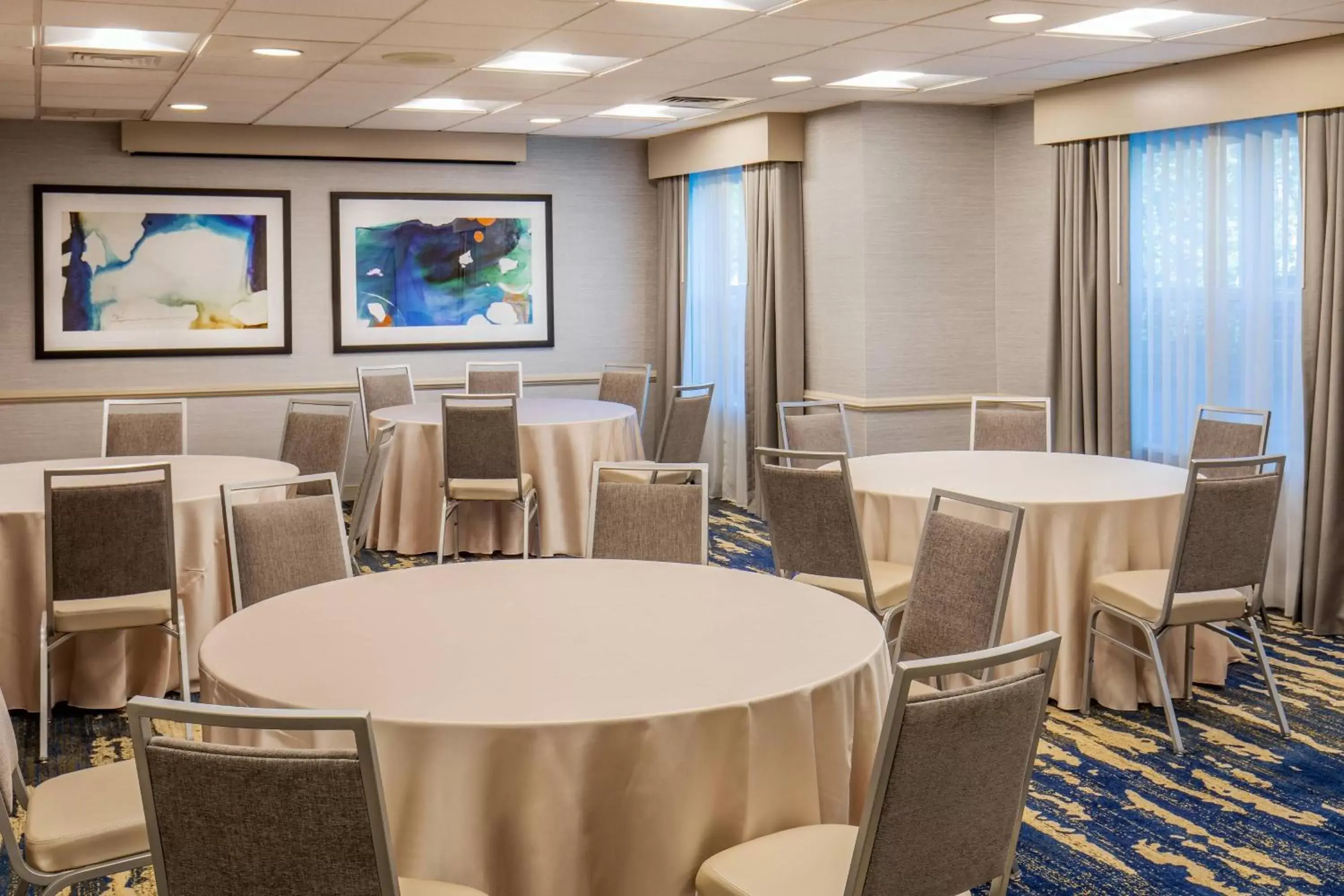 Meeting/conference room, Restaurant/Places to Eat in Residence Inn by Marriott Boston Woburn