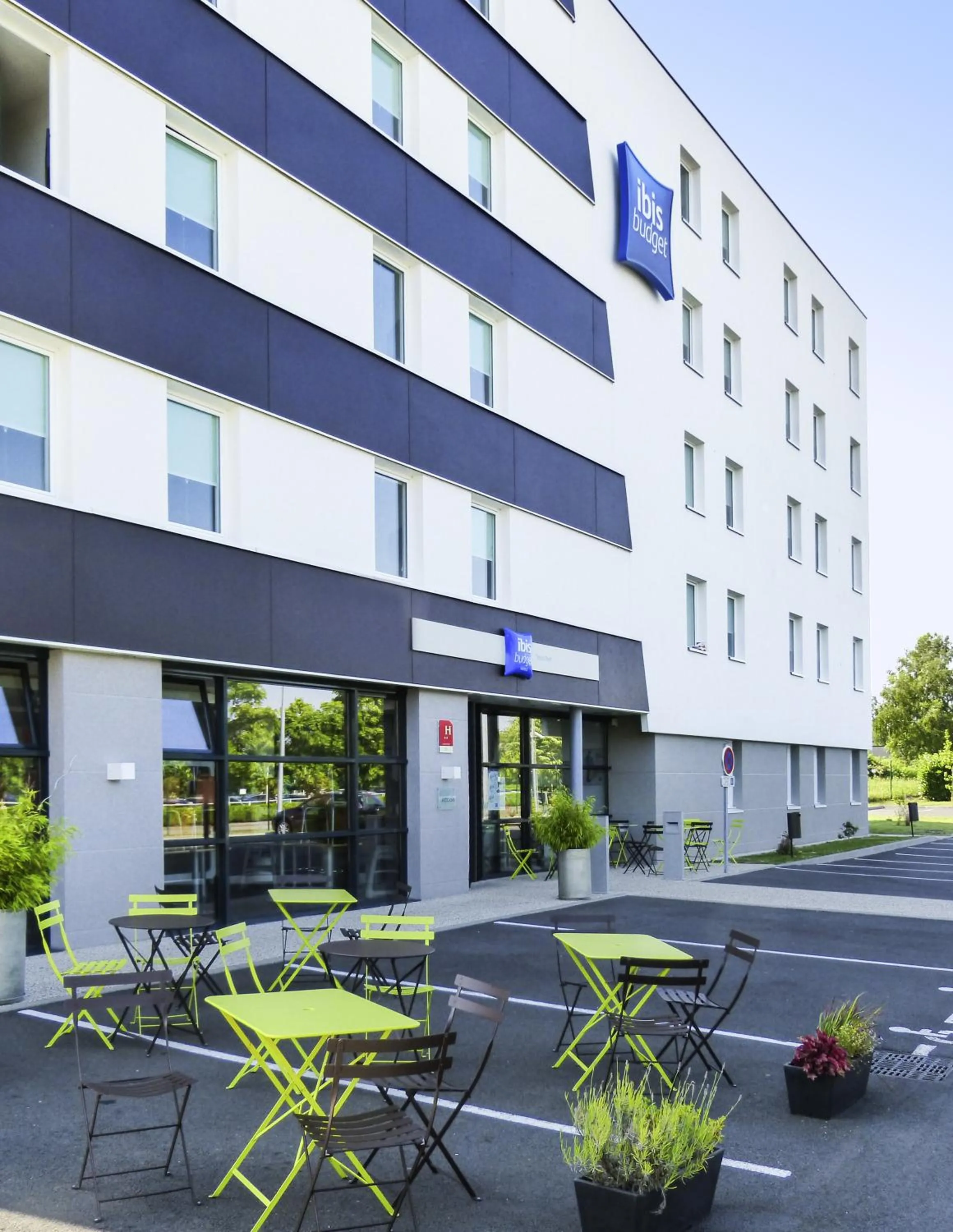 Property building in ibis budget Tours Nord