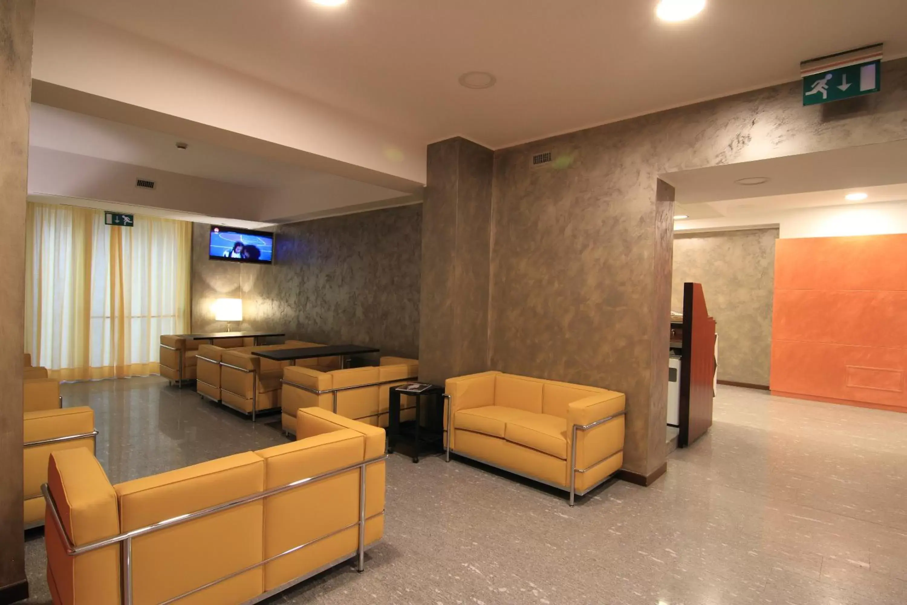 Living room, Lobby/Reception in Hotel Metrò