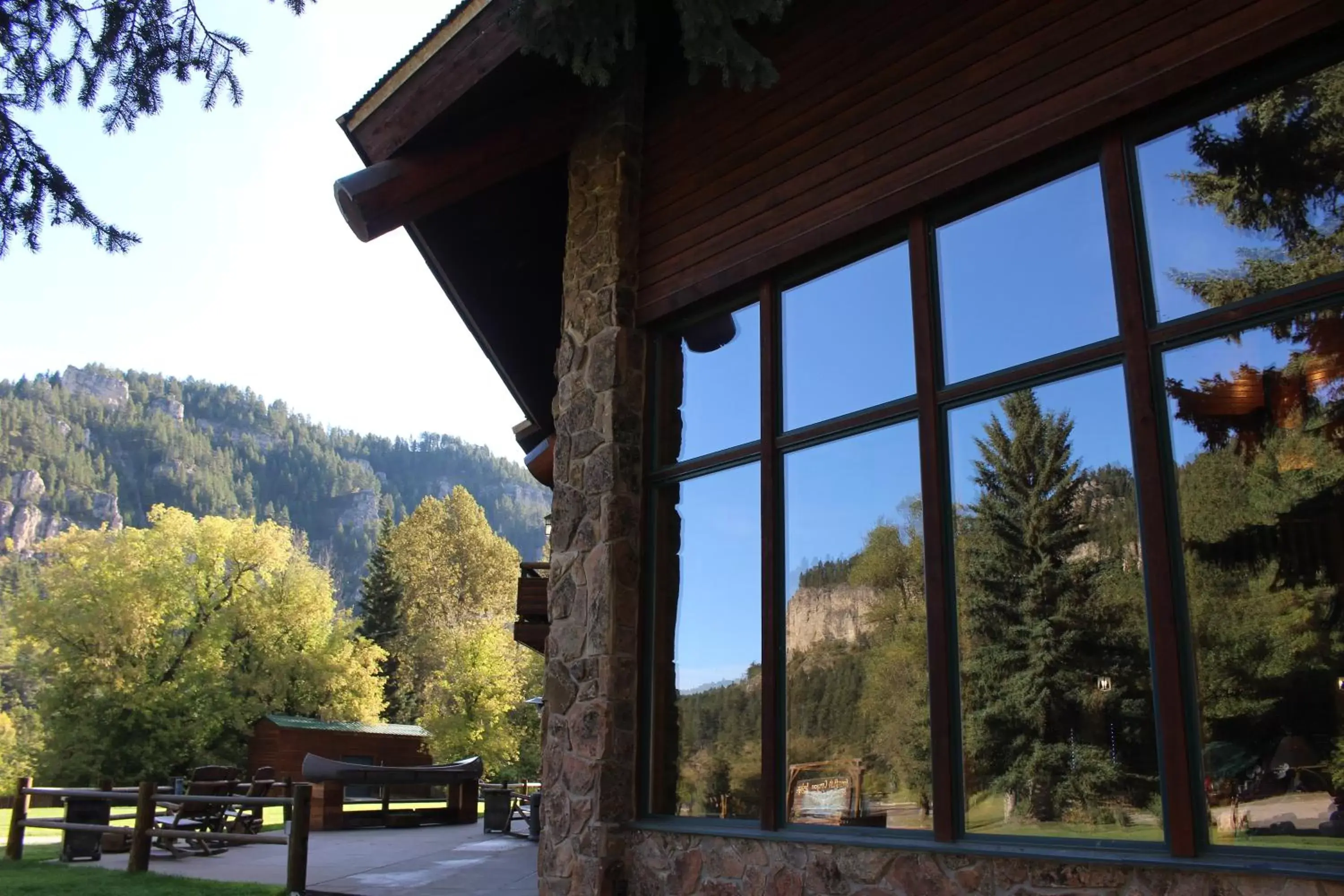 Facade/entrance, Mountain View in Spearfish Canyon Lodge