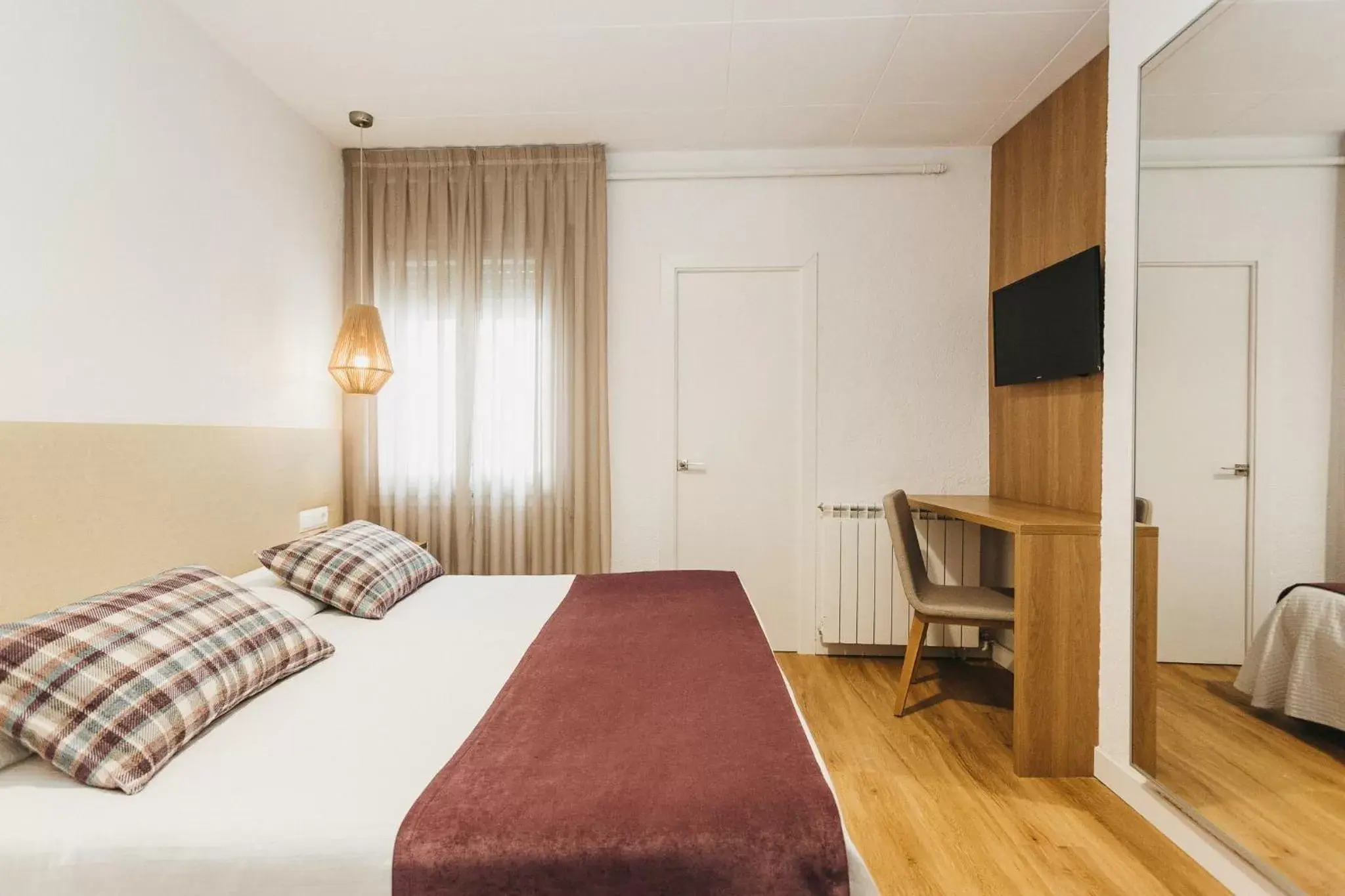 Bedroom, Bed in Hotel Catalunya Ribes de Freser