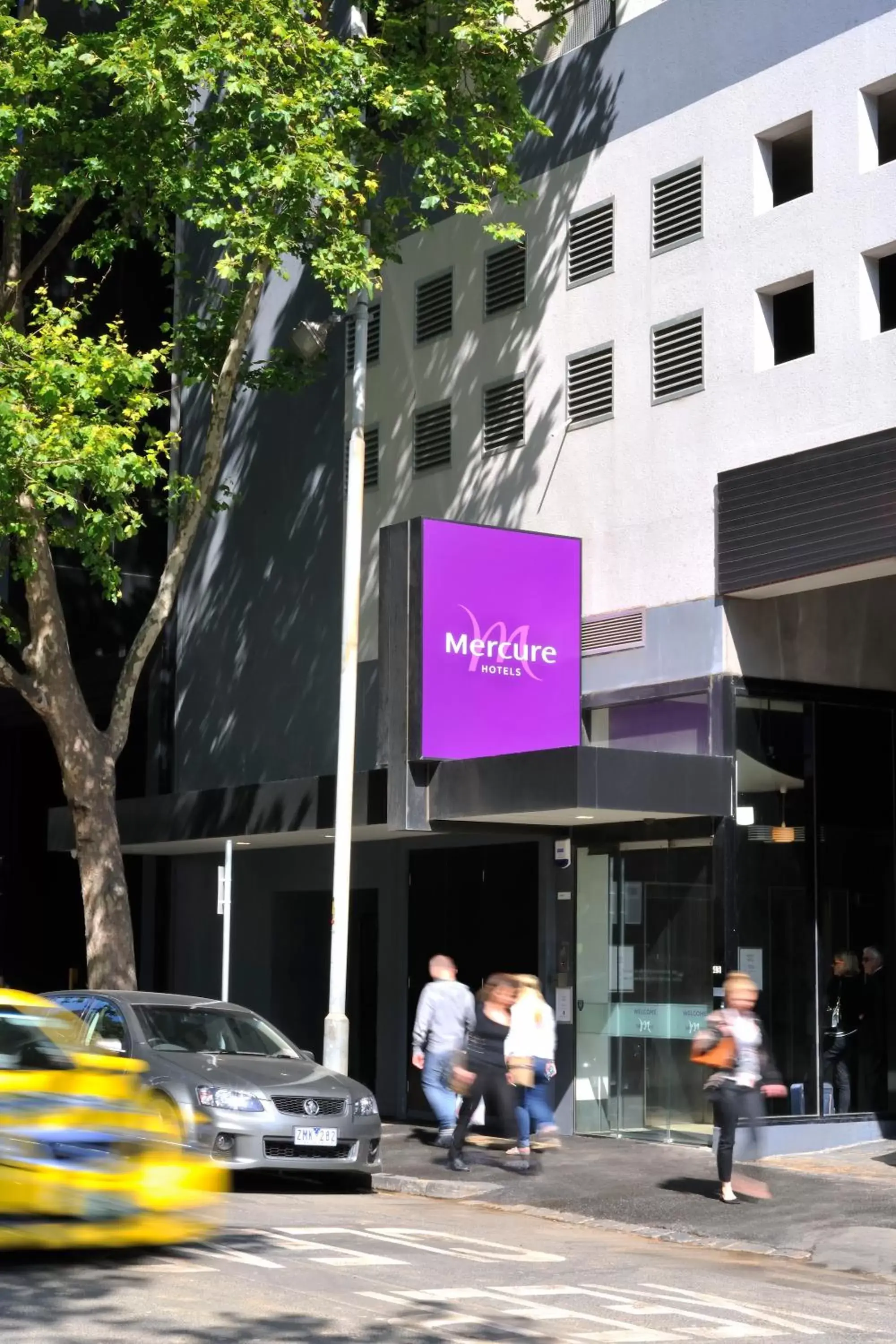 Facade/entrance in Mercure Melbourne Therry Street