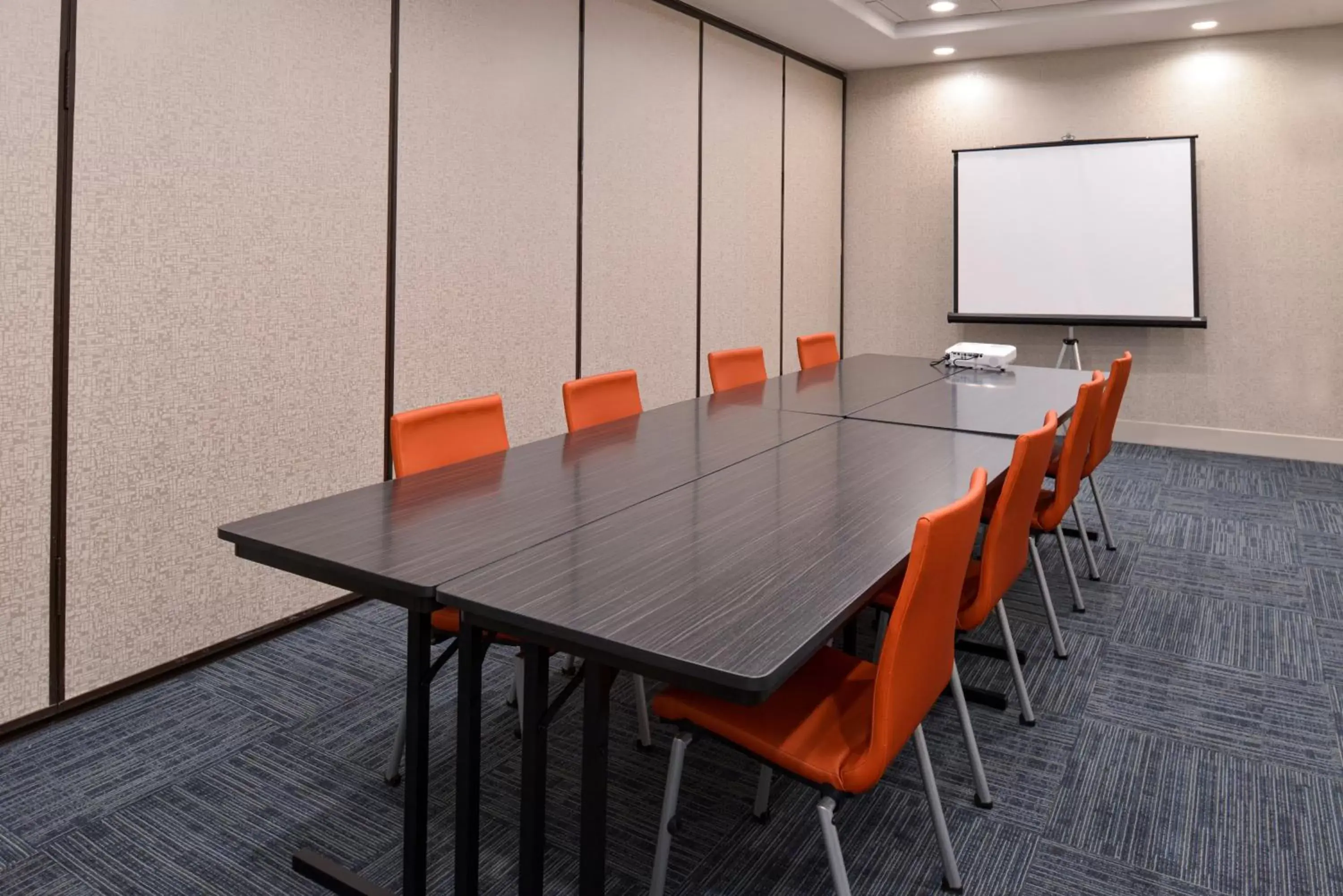 Meeting/conference room in Holiday Inn Express & Suites Pueblo, an IHG Hotel