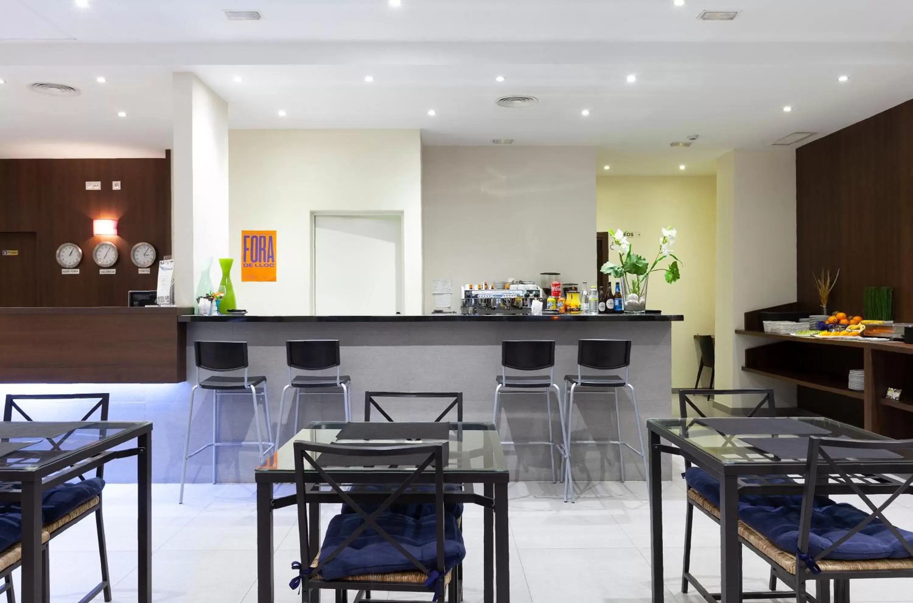 Lounge or bar, Restaurant/Places to Eat in Hotel Olympia Universidades