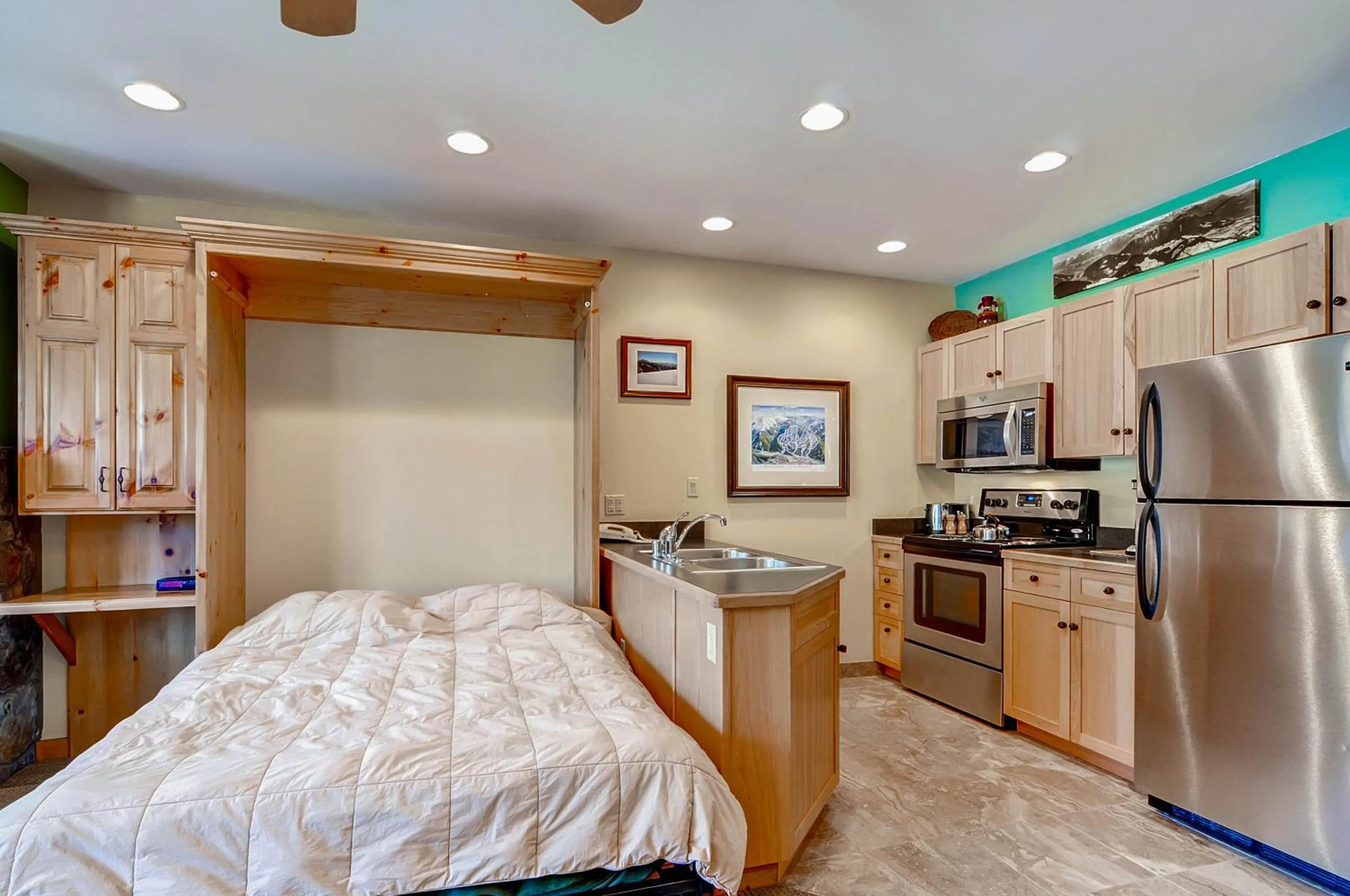 Living room, Kitchen/Kitchenette in River Run Village by Keystone Resort