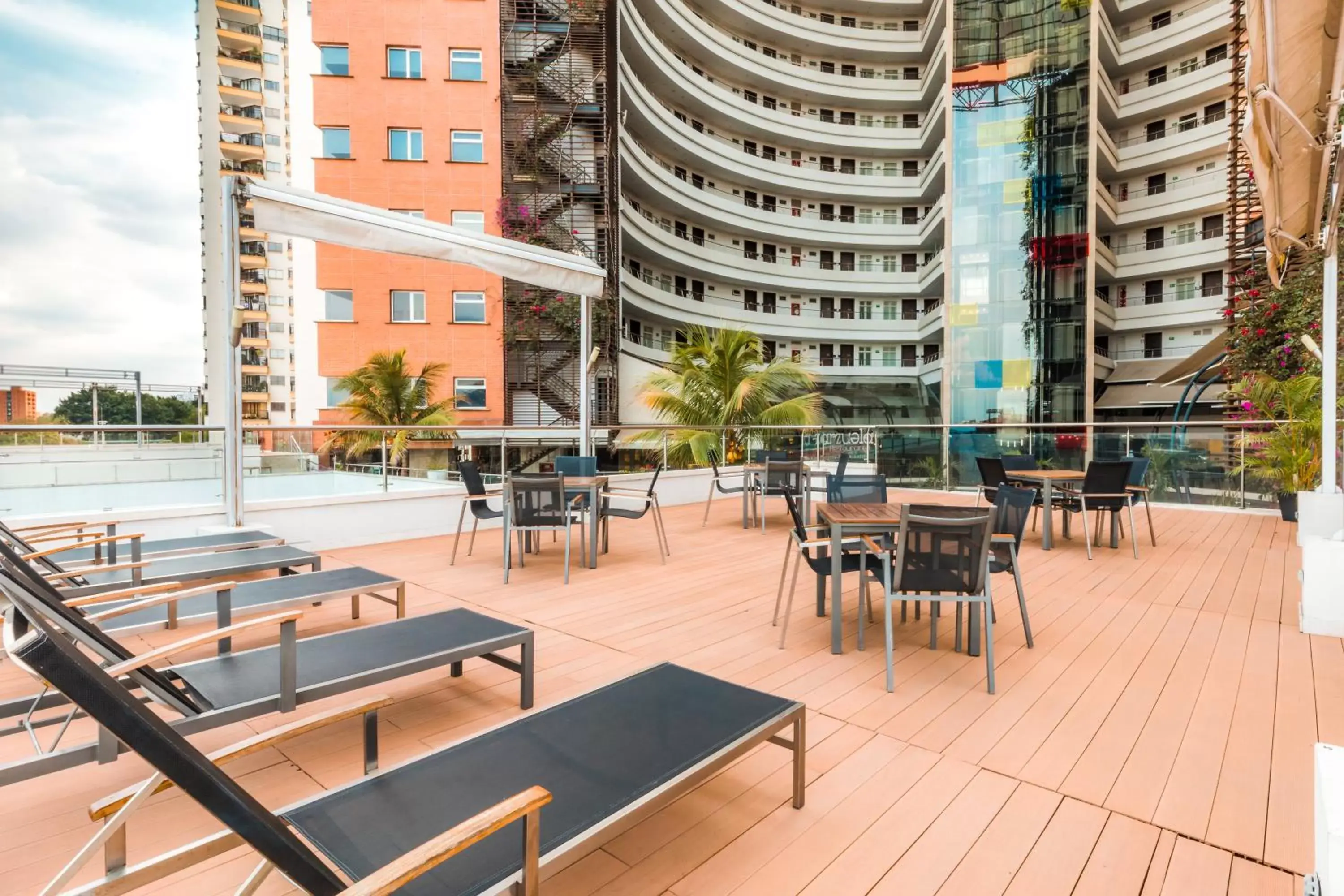 Swimming pool in Hotel Spiwak Chipichape Cali Swimming pool in Hotel Spiwak Chipichape Cali