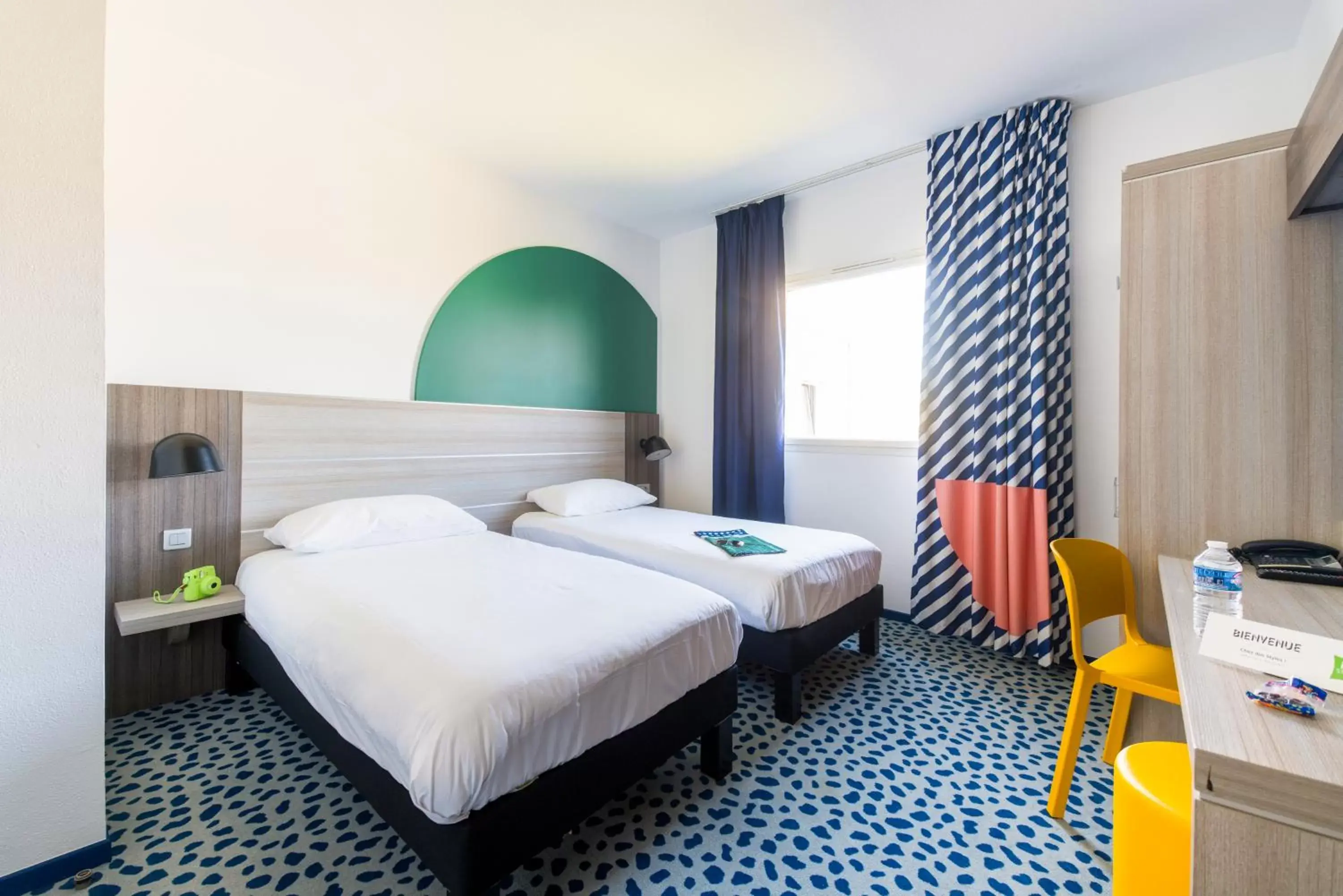 Bedroom, Bed in ibis Styles Marseille Plan de Campagne