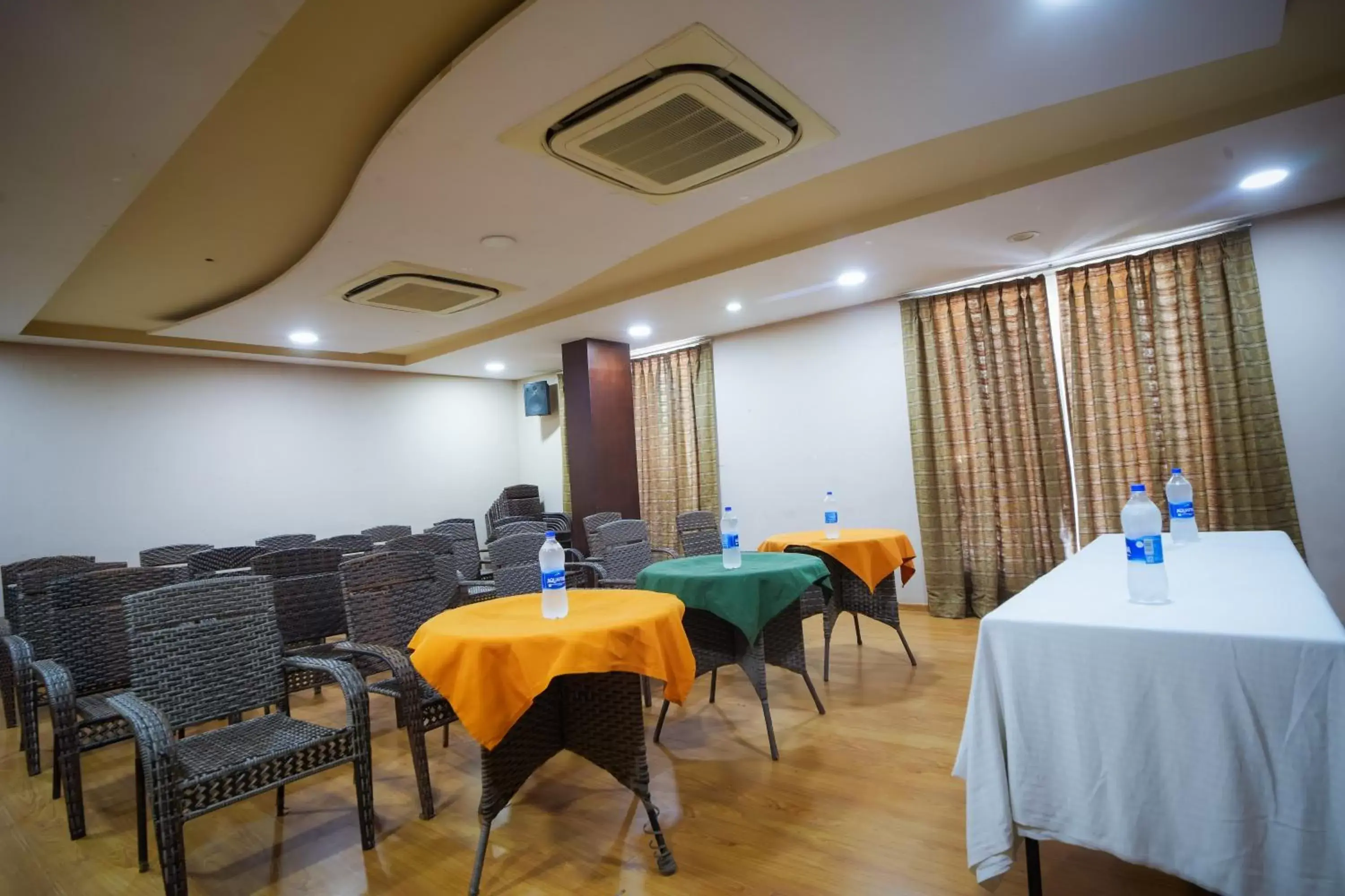 Business facilities, Restaurant/Places to Eat in Hotel Royal Palm - A Budget Hotel in Udaipur