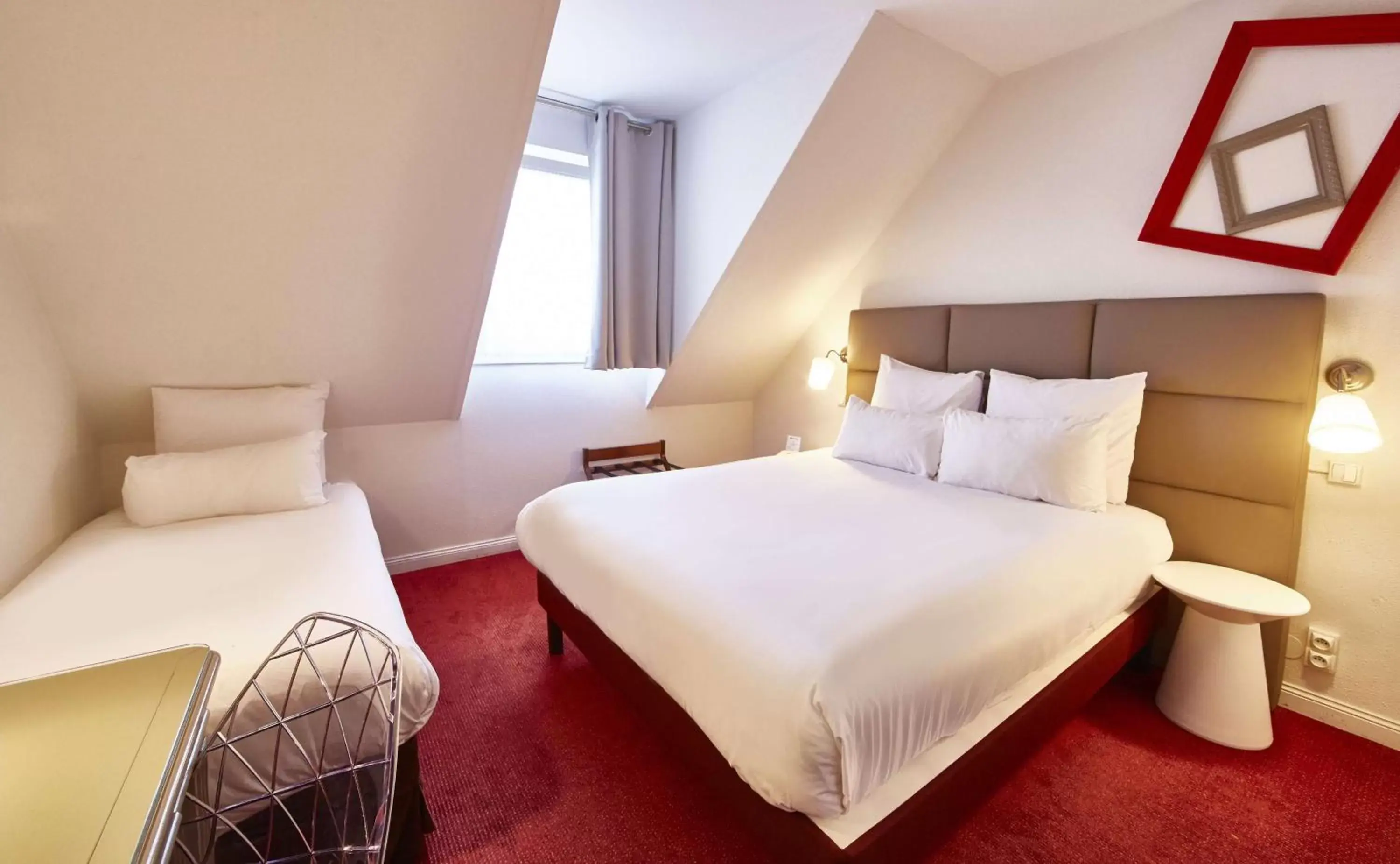 Photo of the whole room, Bed in Best Western Plus Au cheval Blanc à Mulhouse