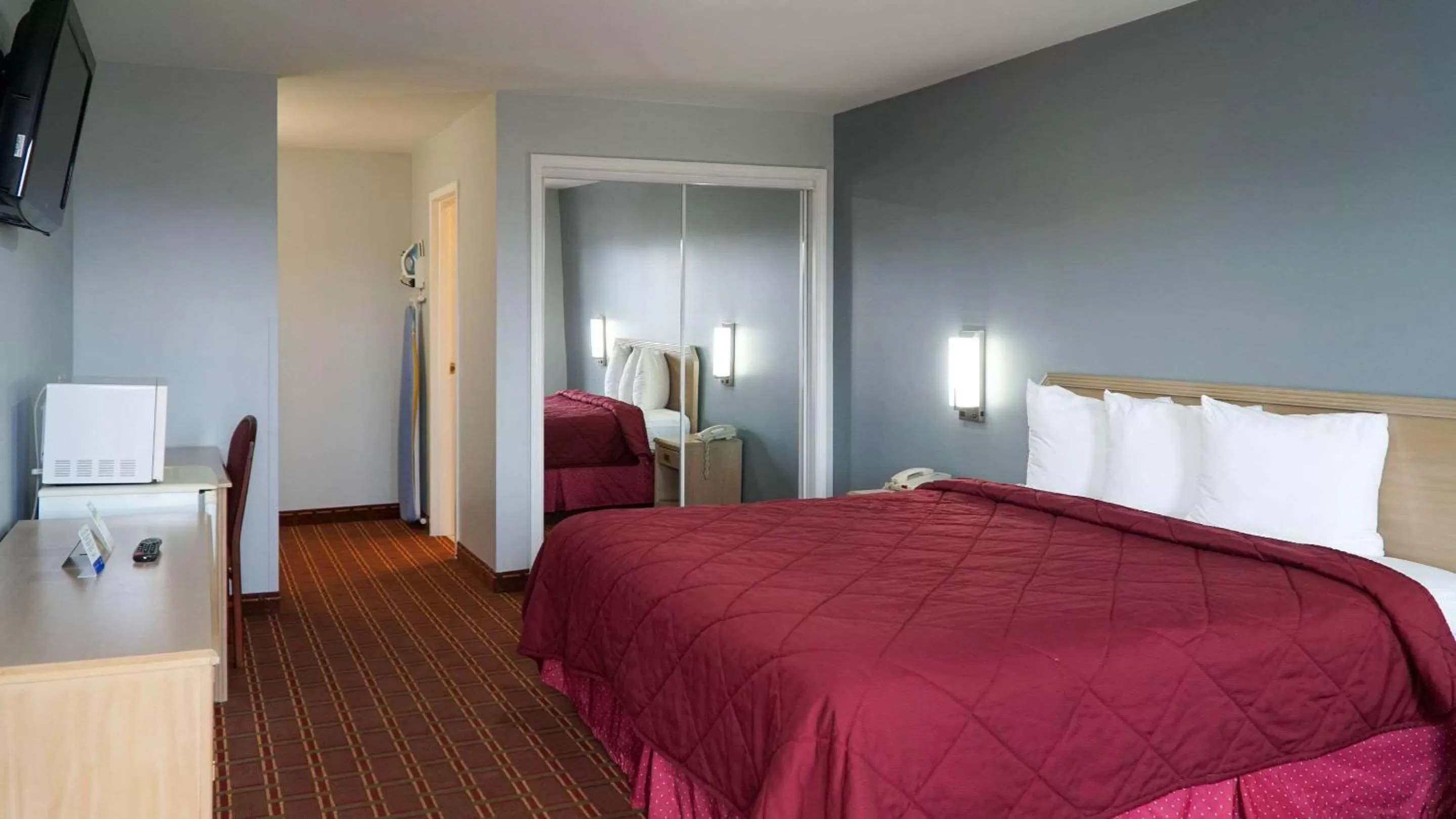 Photo of the whole room, Bed in Rodeway Inn