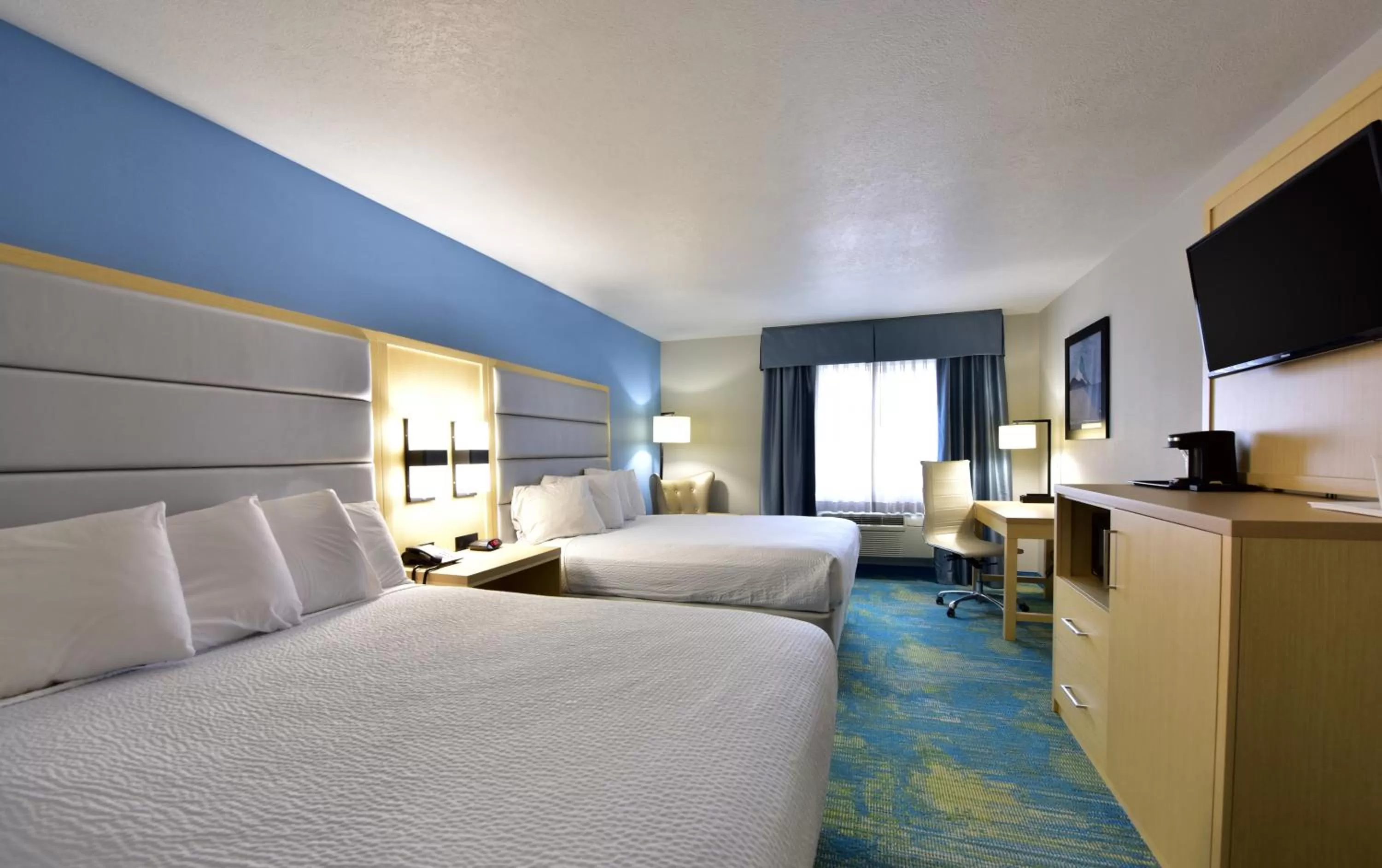 Bed in Days Inn by Wyndham Springville