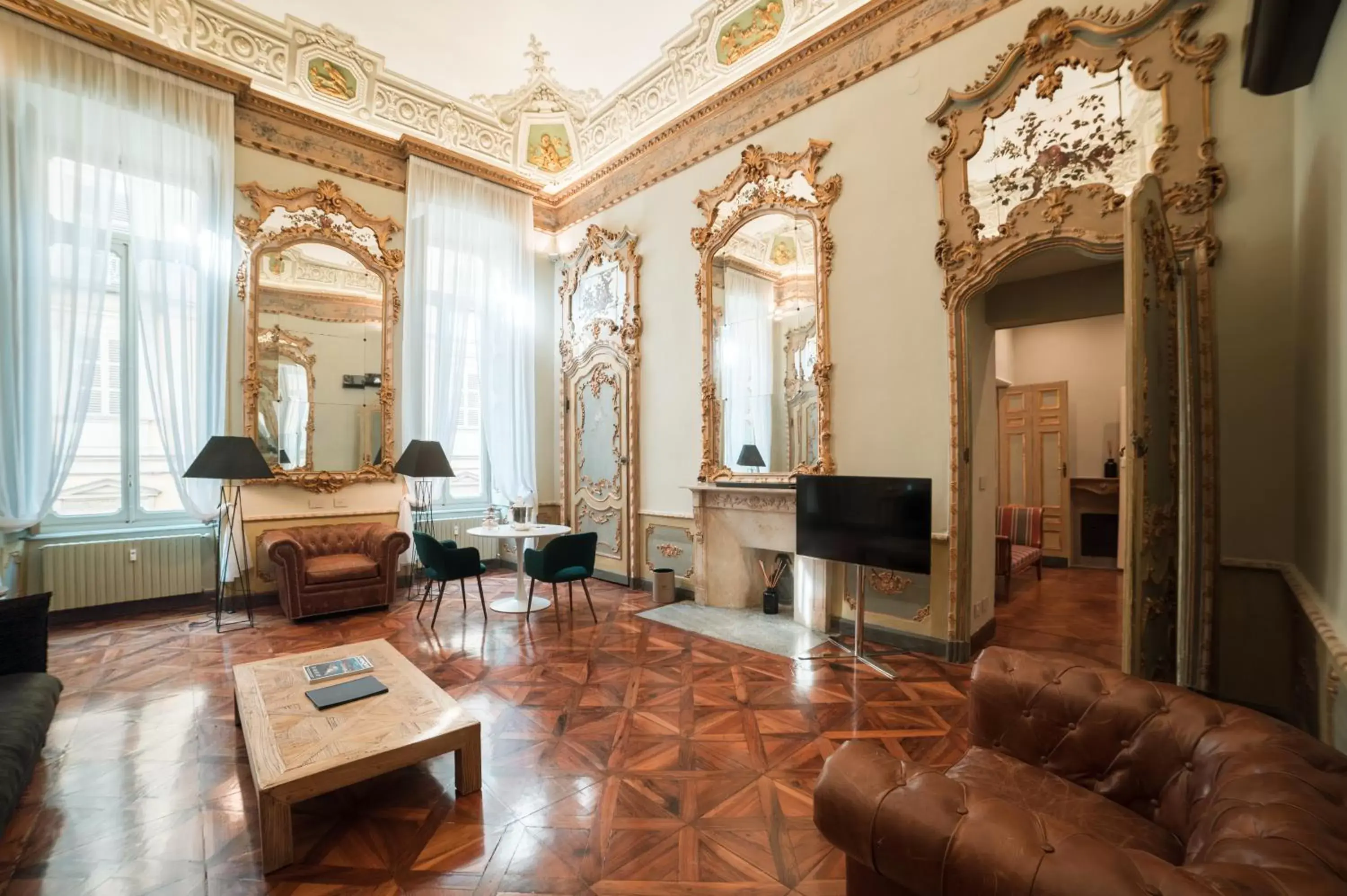 Living room, Seating Area in Royal Palace Hotel