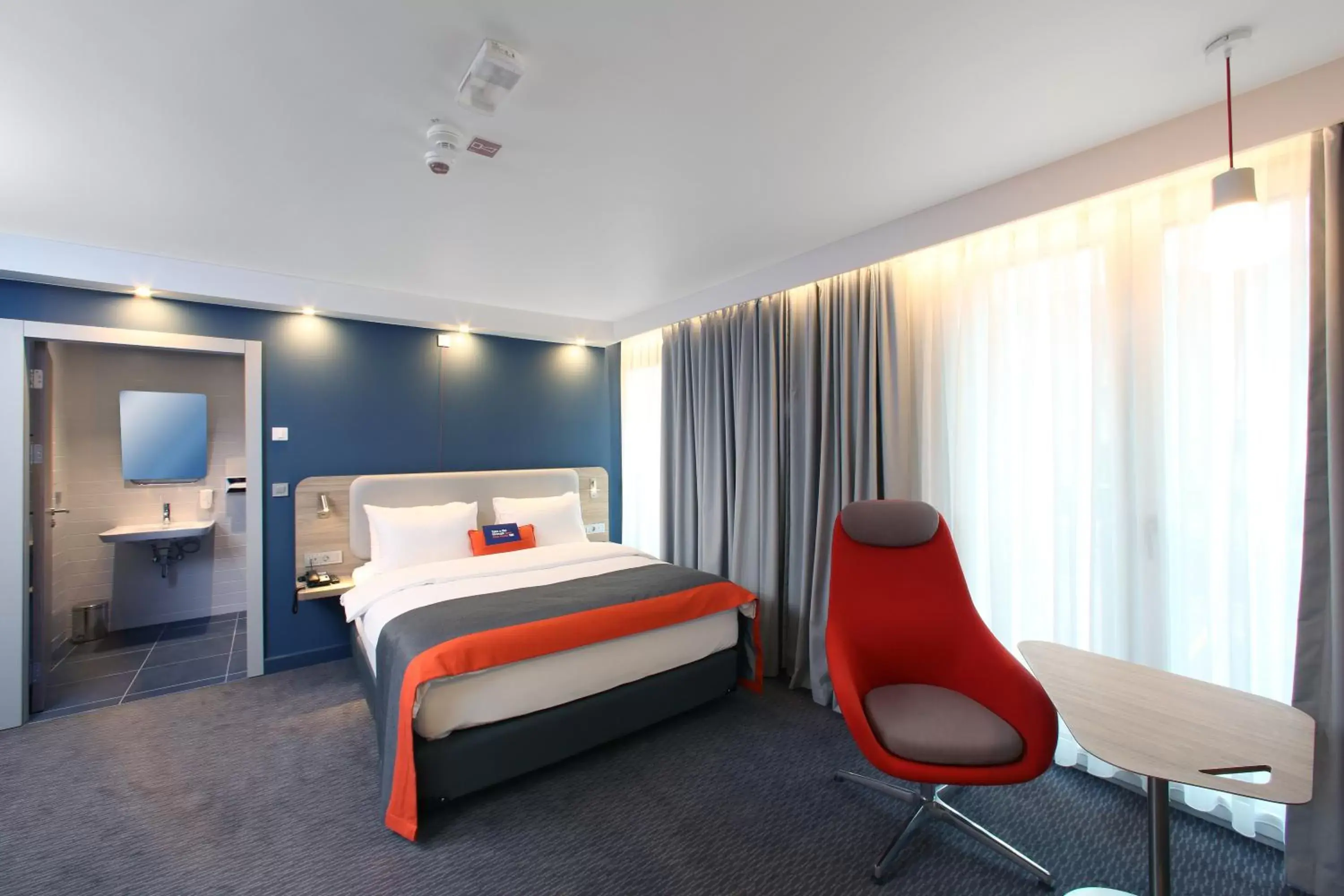 Photo of the whole room, Bed in Holiday Inn Express - Ljubljana, an IHG Hotel