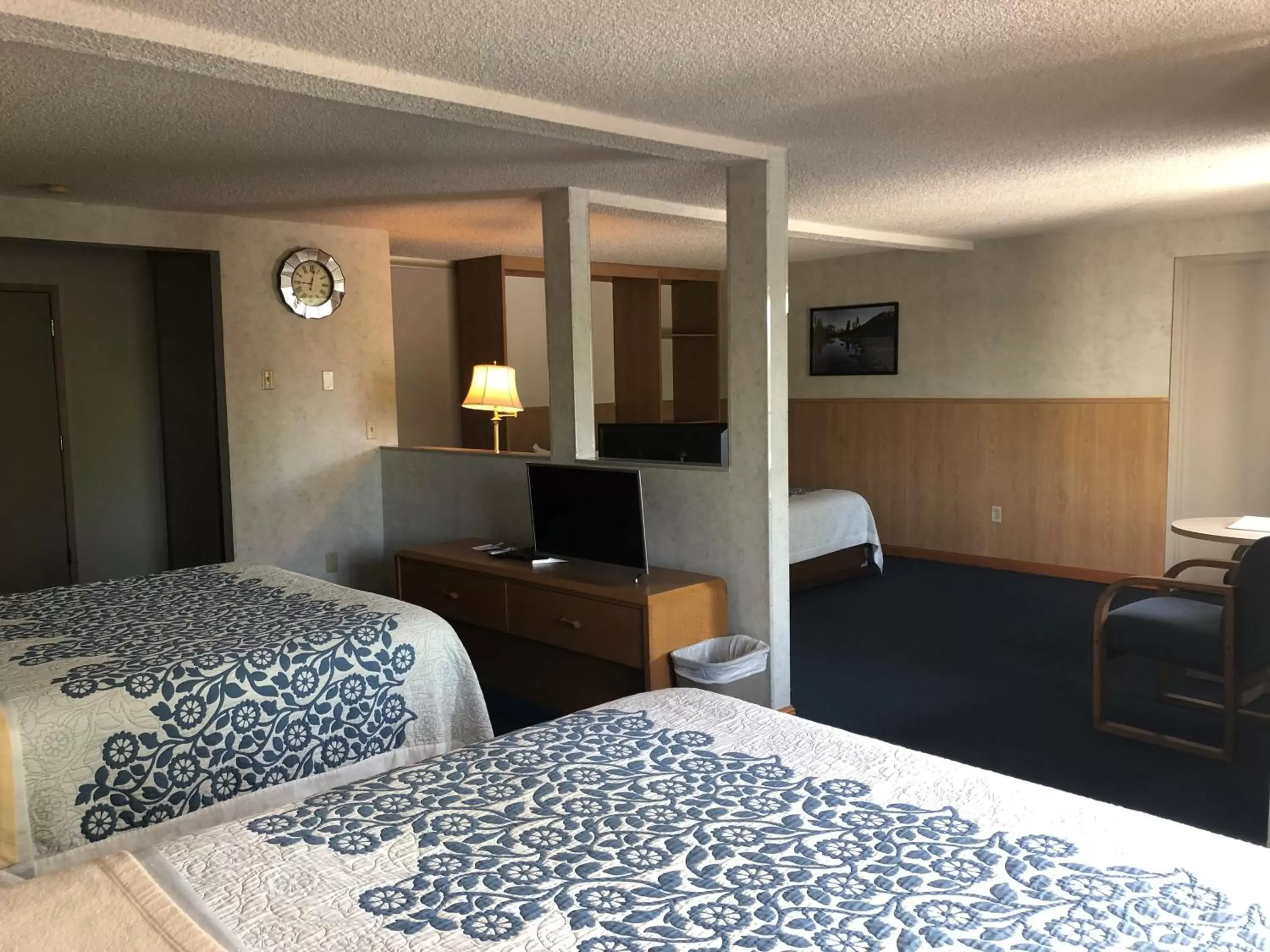 Photo of the whole room, Bed in Days Inn by Wyndham Corvallis