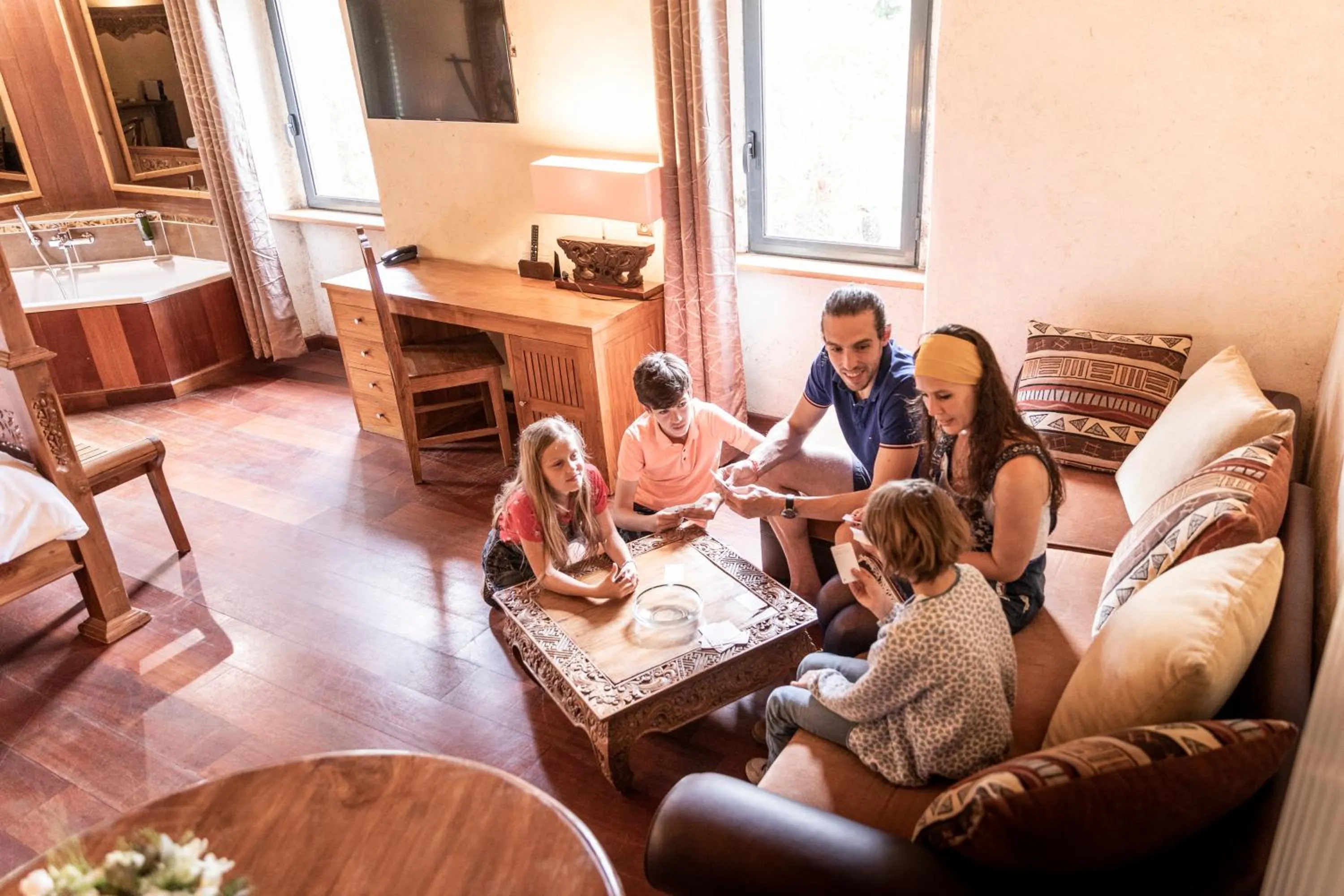 Living room in Manoir des Indes, The Originals Relais