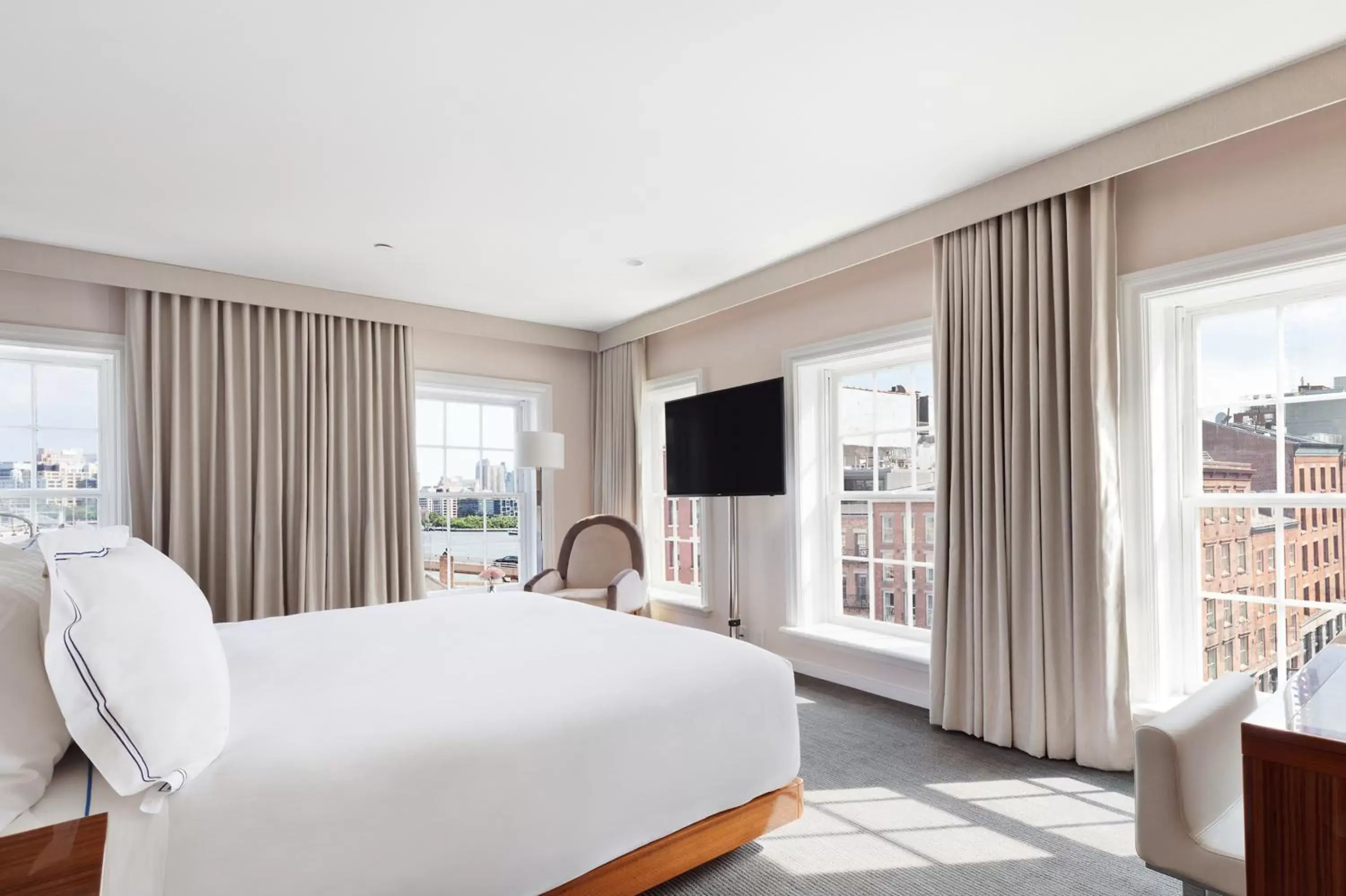 Classic One Bedroom Suite ADA in 33 Seaport Hotel New York